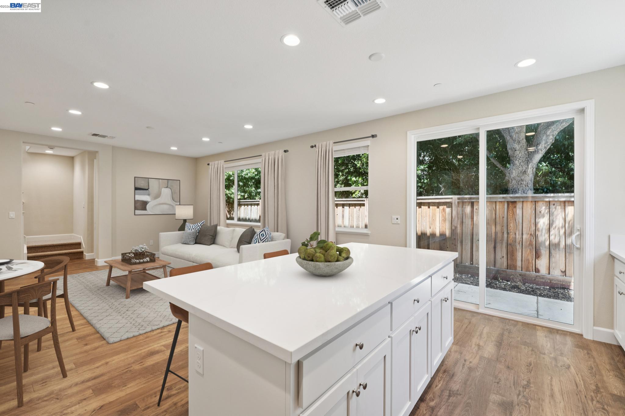 Detail Gallery Image 10 of 50 For 122 Creek View Cir, Fairfield,  CA 94533 - 5 Beds | 3 Baths