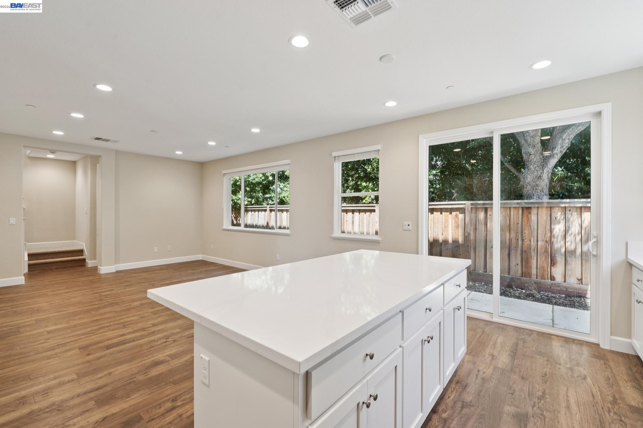 Detail Gallery Image 11 of 50 For 122 Creek View Cir, Fairfield,  CA 94533 - 5 Beds | 3 Baths