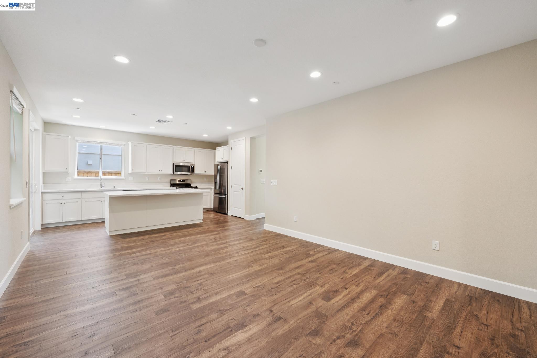 Detail Gallery Image 13 of 50 For 122 Creek View Cir, Fairfield,  CA 94533 - 5 Beds | 3 Baths