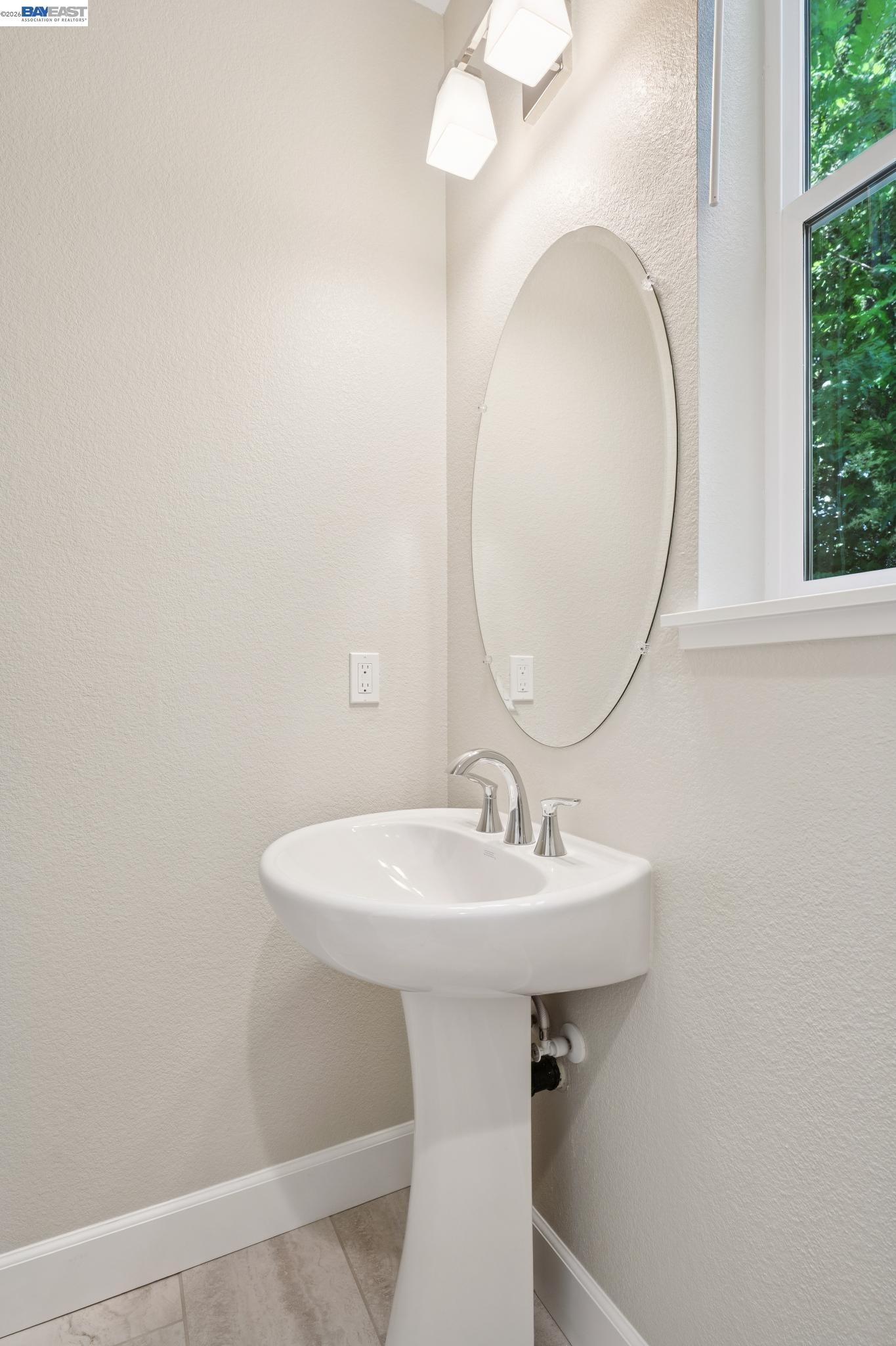 Detail Gallery Image 16 of 50 For 122 Creek View Cir, Fairfield,  CA 94533 - 5 Beds | 3 Baths