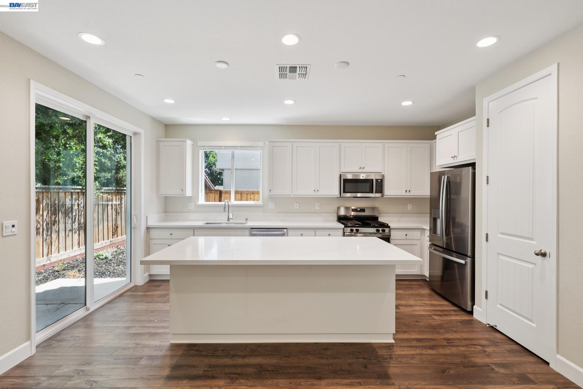 122 Creek View Cir, Fairfield CA 94533 — photo 9