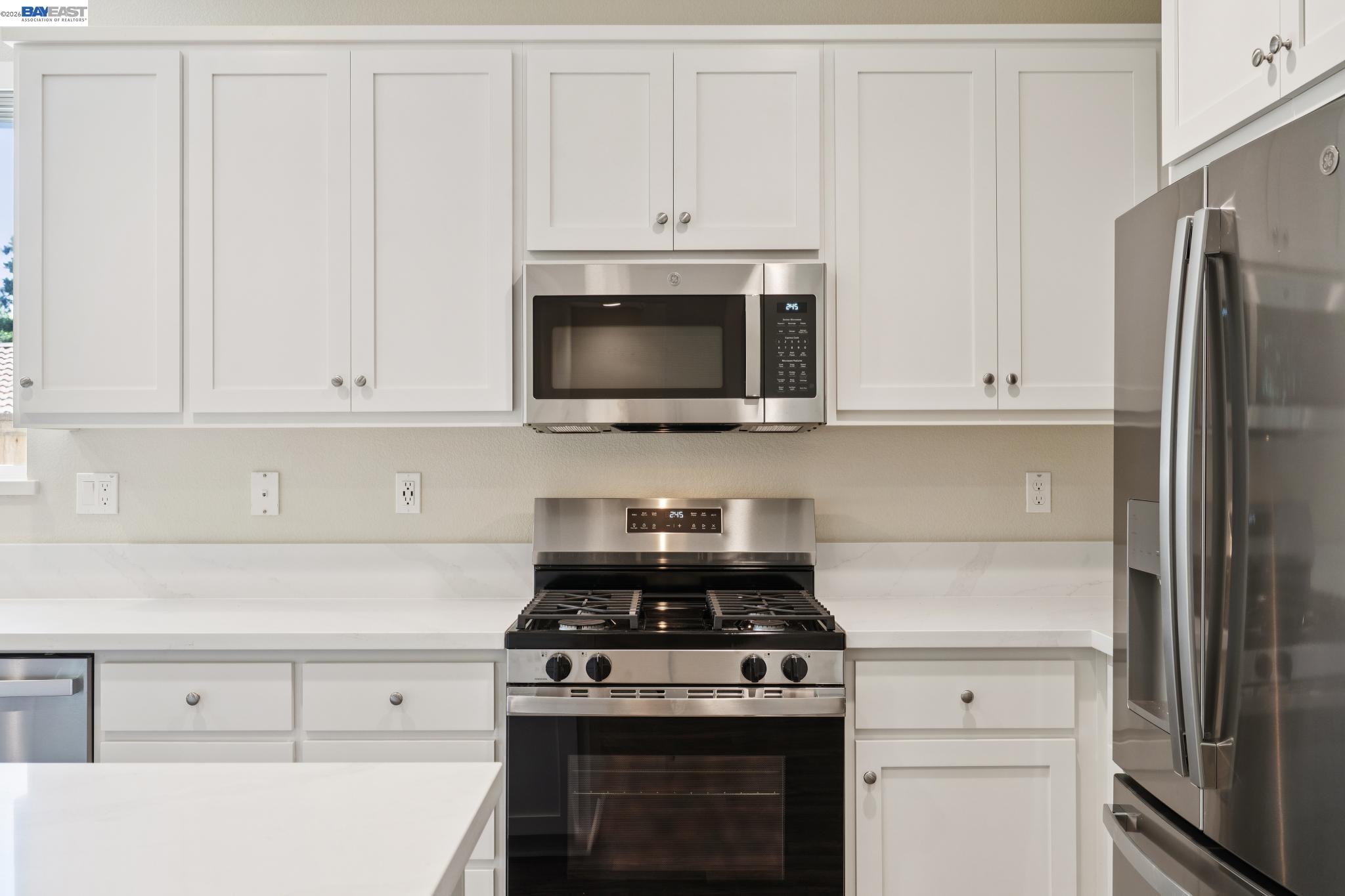 Detail Gallery Image 6 of 50 For 122 Creek View Cir, Fairfield,  CA 94533 - 5 Beds | 3 Baths