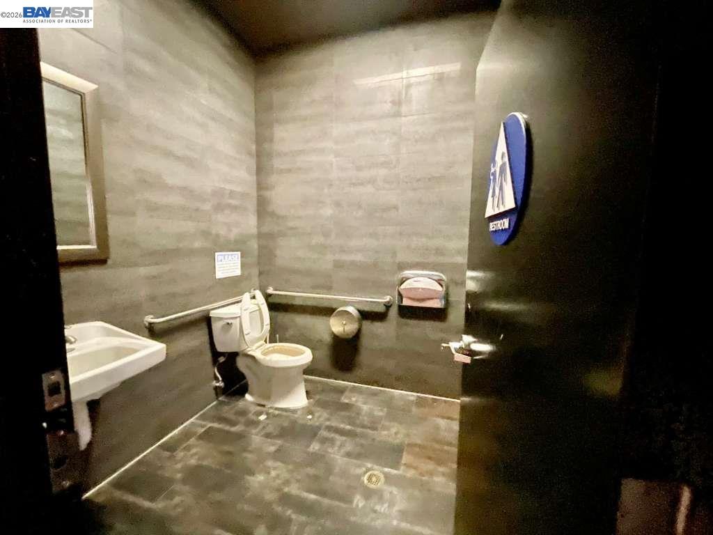 Detail Gallery Image 16 of 31 For , Oakland,  CA 94607 - – Beds | – Baths