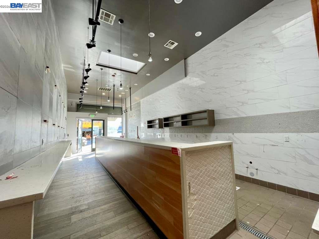 Detail Gallery Image 7 of 31 For , Oakland,  CA 94607 - – Beds | – Baths