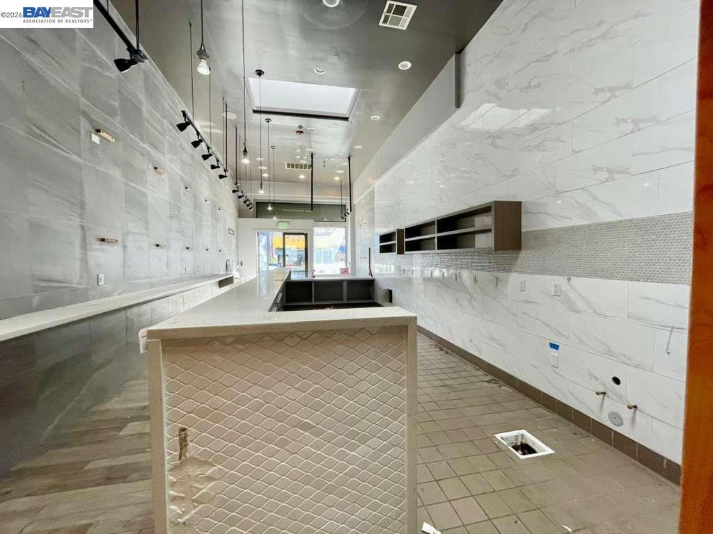 Detail Gallery Image 8 of 31 For , Oakland,  CA 94607 - – Beds | – Baths