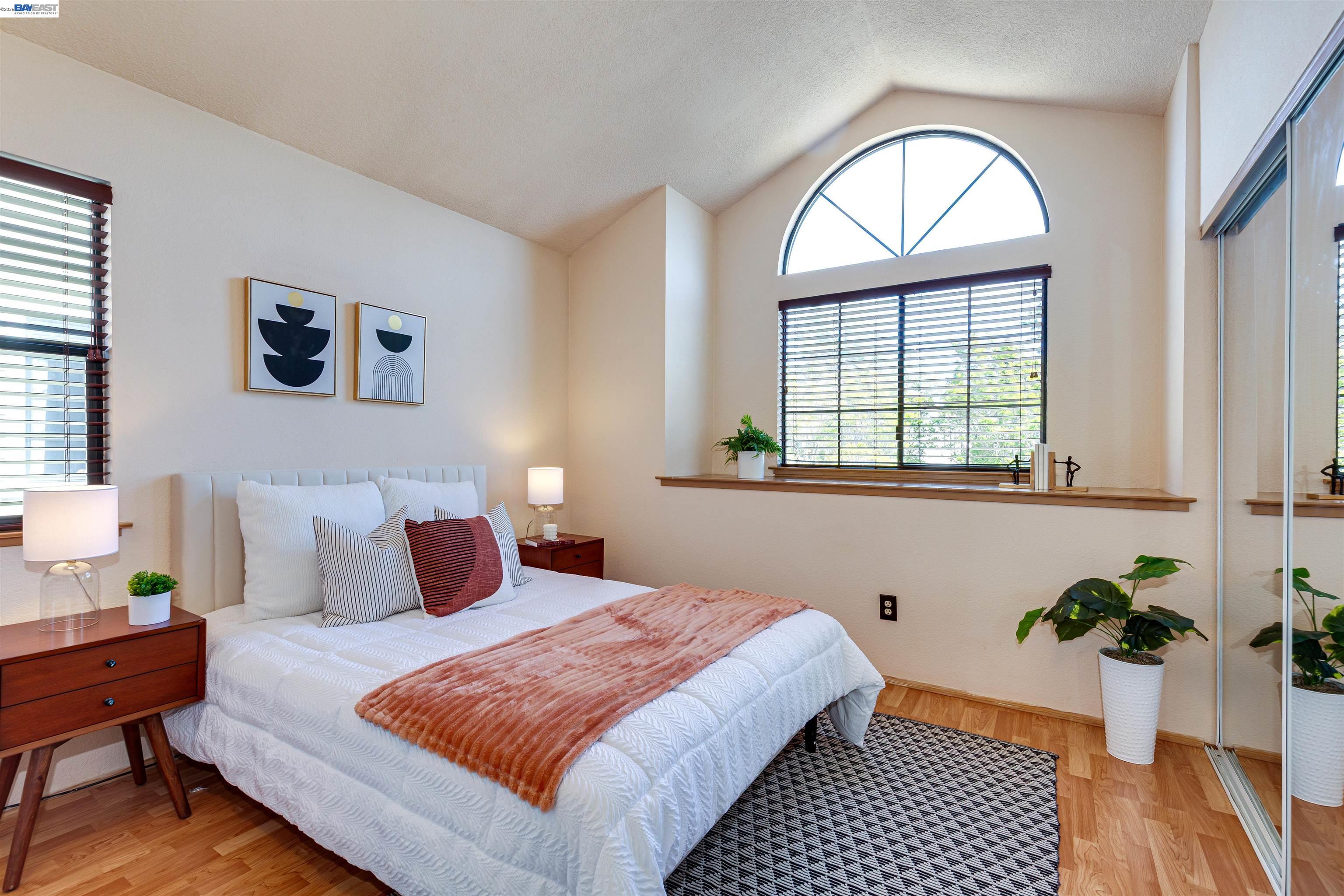 Detail Gallery Image 17 of 22 For 35 Leonard Ct, Alameda,  CA 94502 - 2 Beds | 2/1 Baths