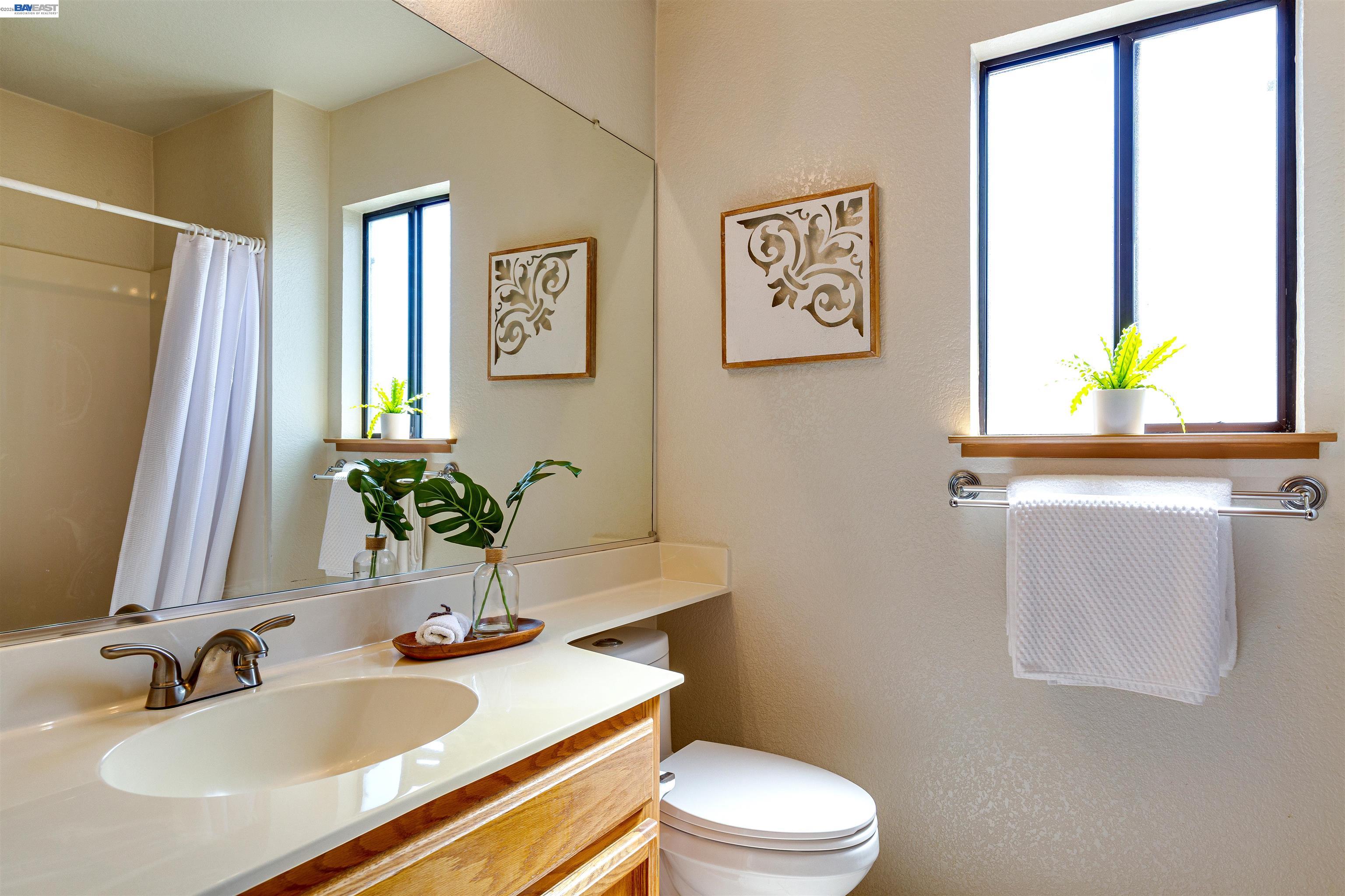 Detail Gallery Image 18 of 22 For 35 Leonard Ct, Alameda,  CA 94502 - 2 Beds | 2/1 Baths