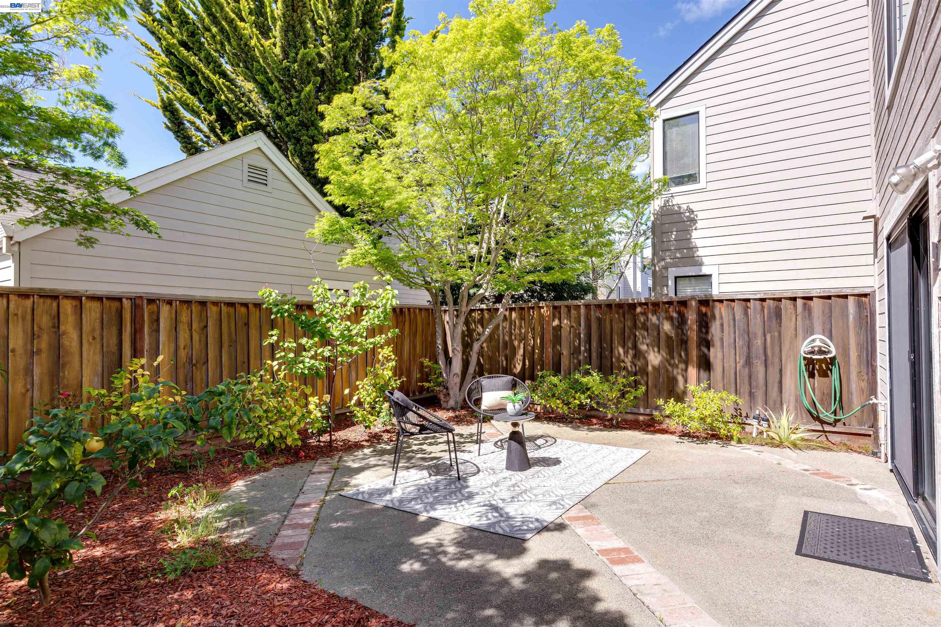 Detail Gallery Image 19 of 22 For 35 Leonard Ct, Alameda,  CA 94502 - 2 Beds | 2/1 Baths