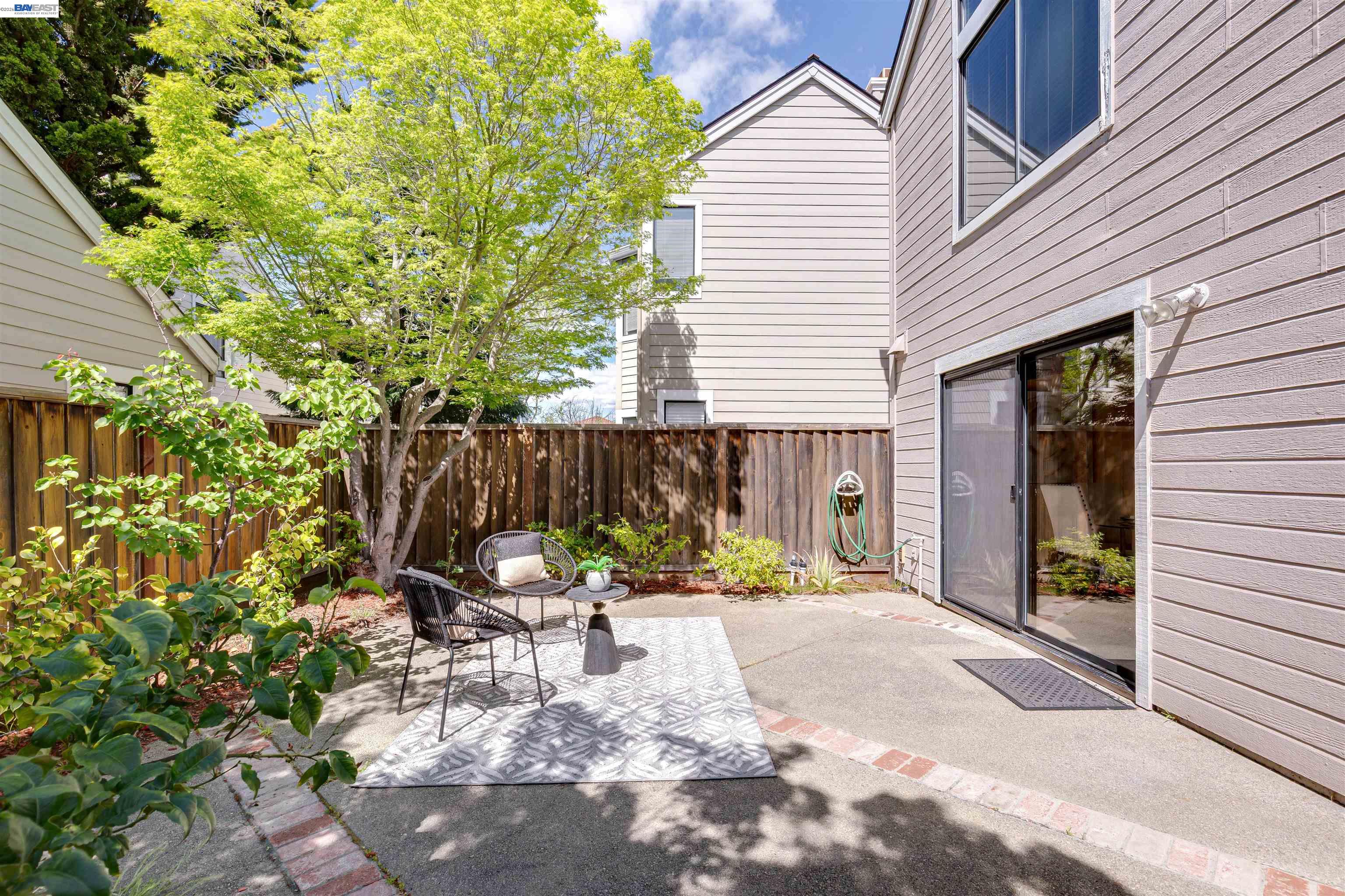 Detail Gallery Image 20 of 22 For 35 Leonard Ct, Alameda,  CA 94502 - 2 Beds | 2/1 Baths