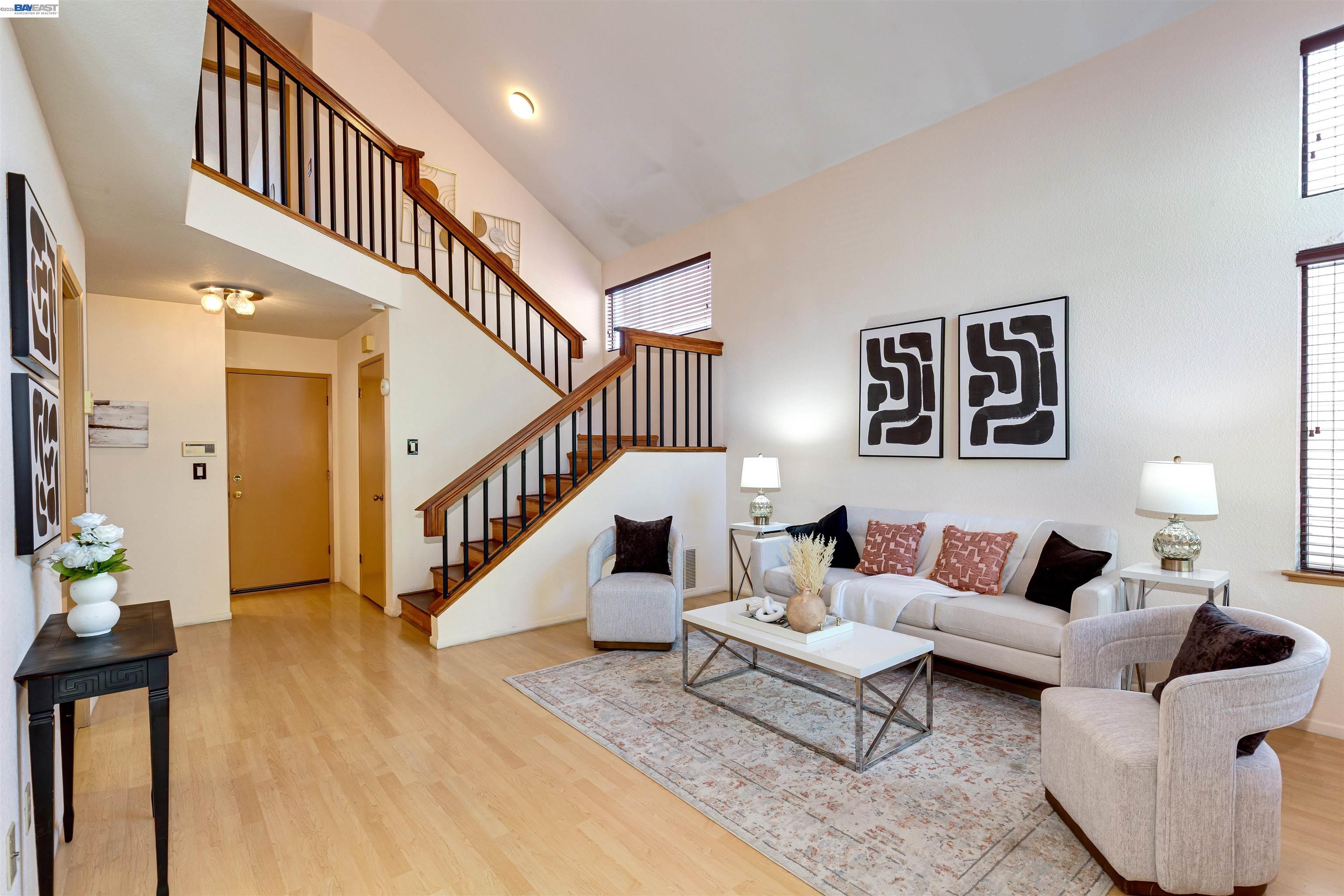 Detail Gallery Image 3 of 22 For 35 Leonard Ct, Alameda,  CA 94502 - 2 Beds | 2/1 Baths