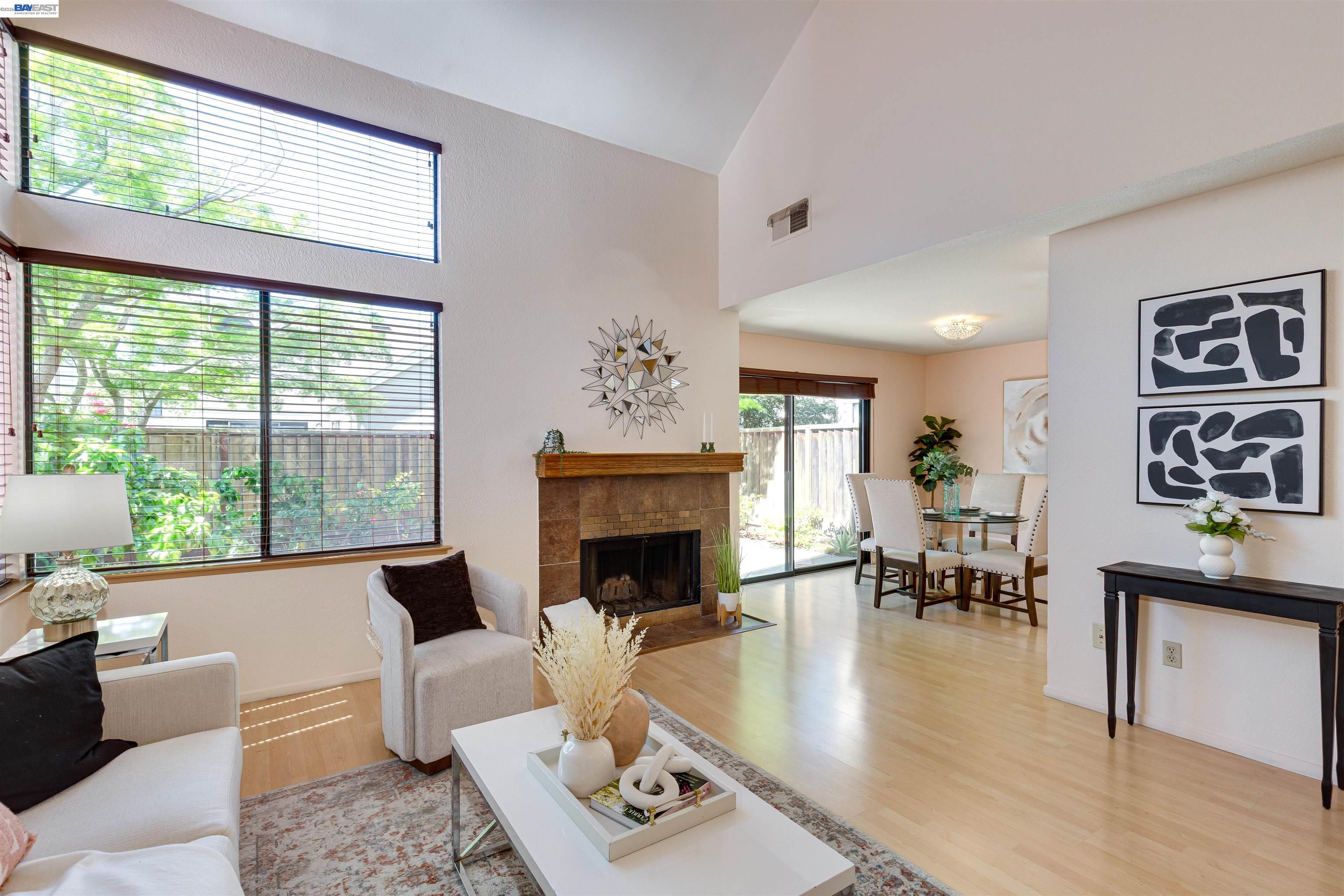 Detail Gallery Image 7 of 22 For 35 Leonard Ct, Alameda,  CA 94502 - 2 Beds | 2/1 Baths