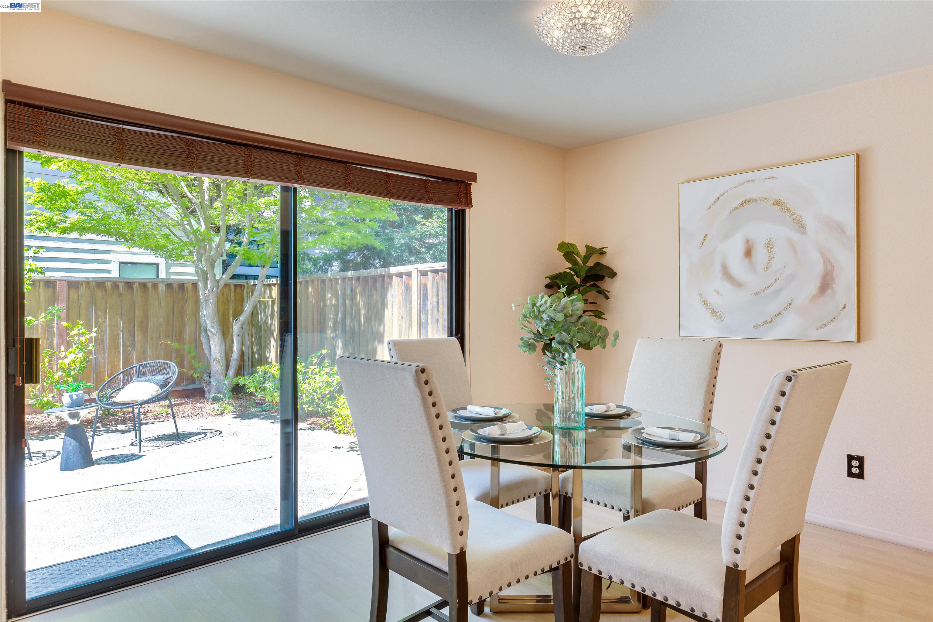 Detail Gallery Image 9 of 22 For 35 Leonard Ct, Alameda,  CA 94502 - 2 Beds | 2/1 Baths