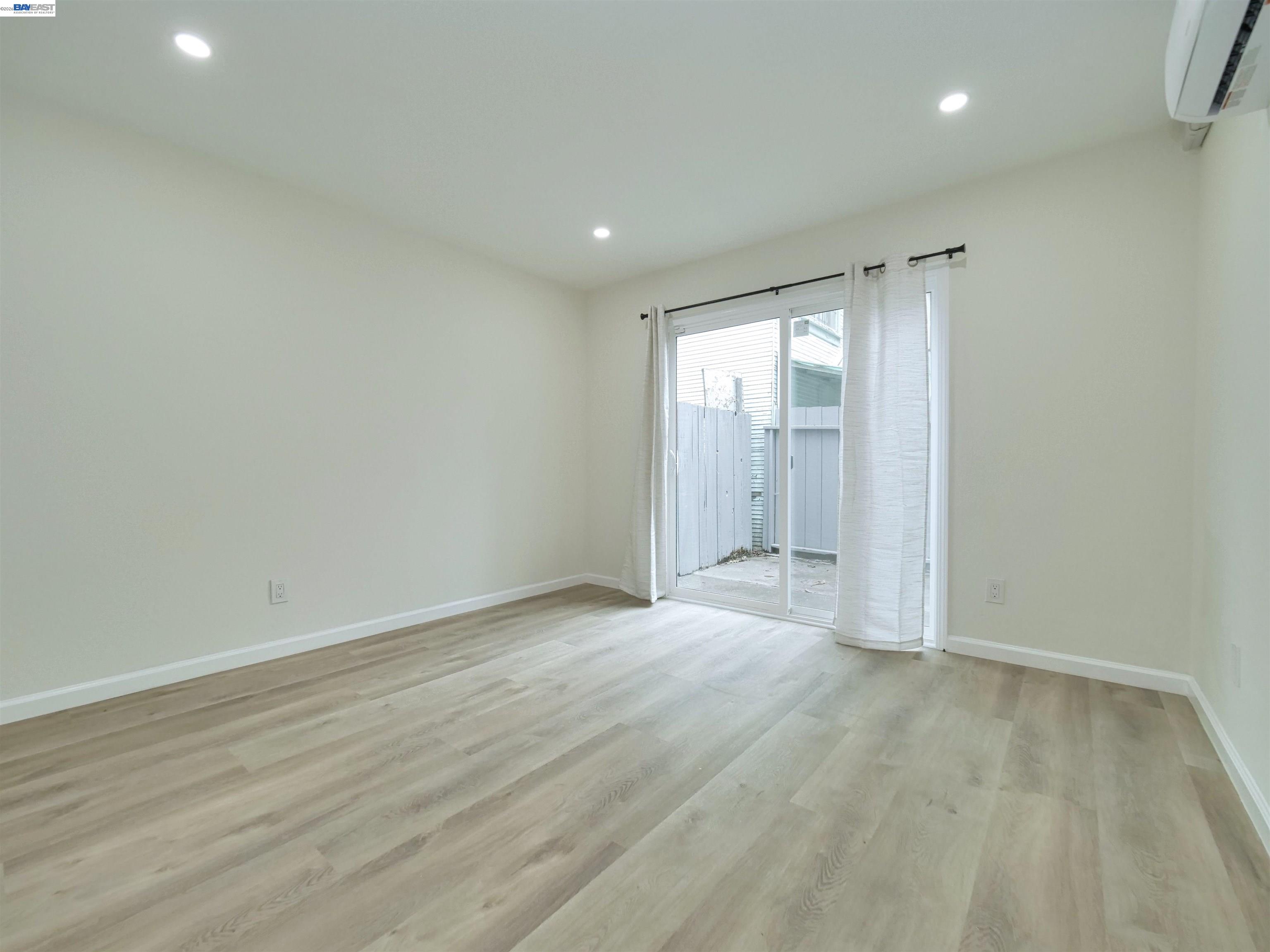 Detail Gallery Image 16 of 46 For 622 Alice St., Oakland,  CA 94607-4413 - – Beds | – Baths