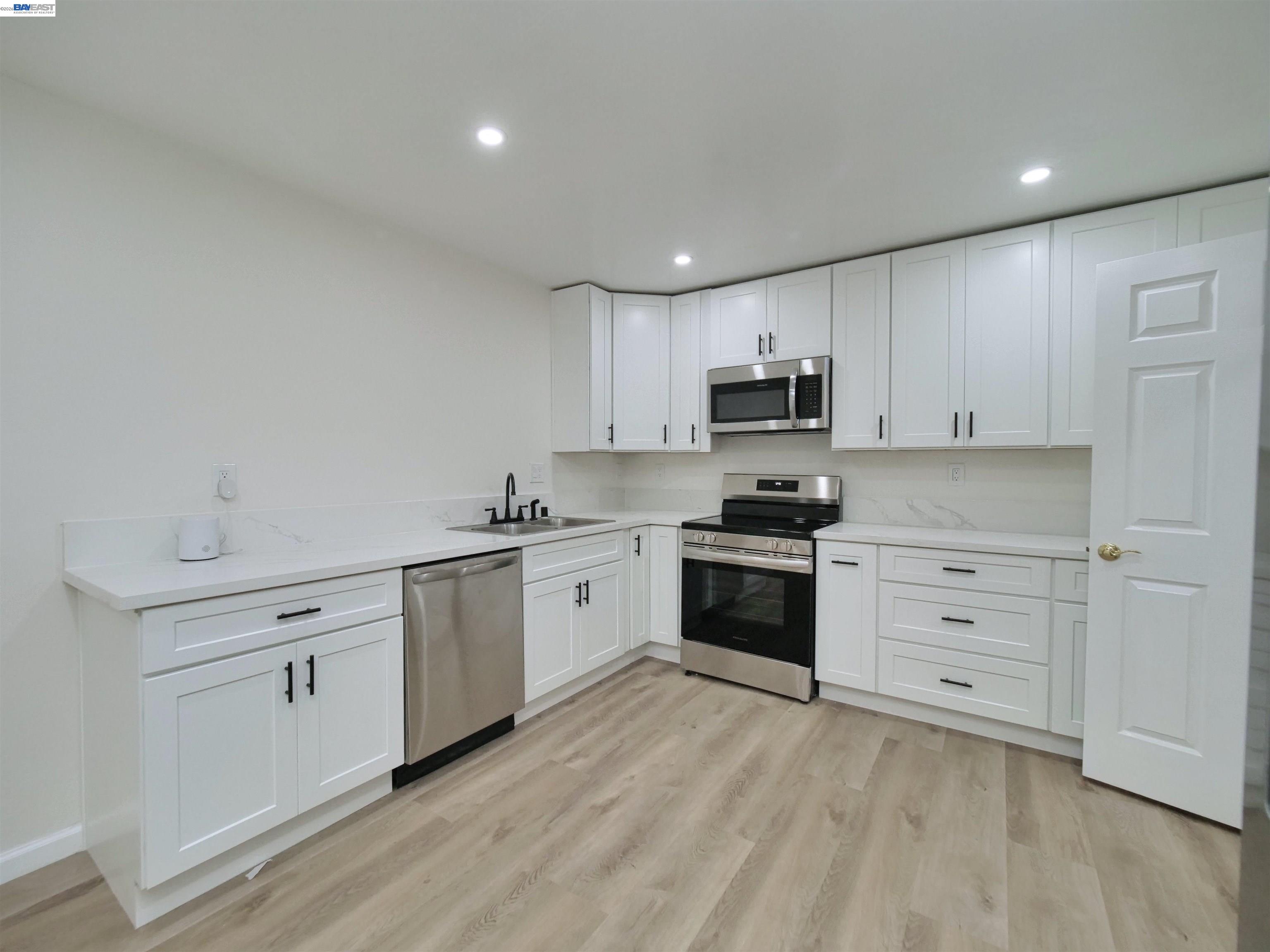 Detail Gallery Image 7 of 46 For 622 Alice St., Oakland,  CA 94607-4413 - – Beds | – Baths