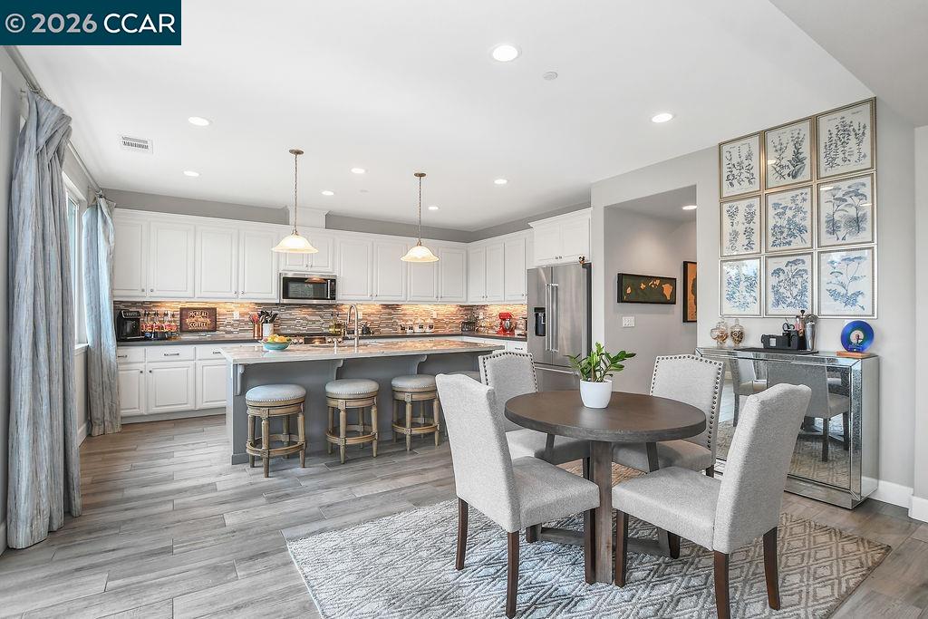 Detail Gallery Image 5 of 43 For 5449 Mountain Ridge Way, Antioch,  CA 94531 - 5 Beds | 4 Baths