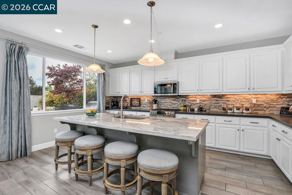 Detail Gallery Image 7 of 43 For 5449 Mountain Ridge Way, Antioch,  CA 94531 - 5 Beds | 4 Baths