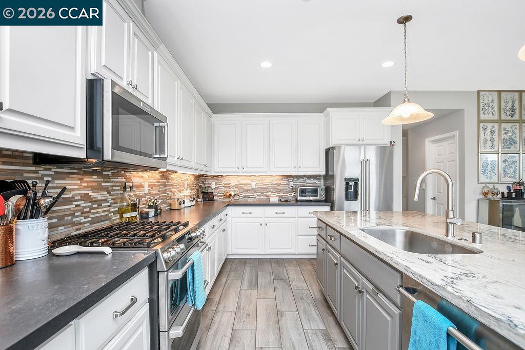 Detail Gallery Image 9 of 43 For 5449 Mountain Ridge Way, Antioch,  CA 94531 - 5 Beds | 4 Baths