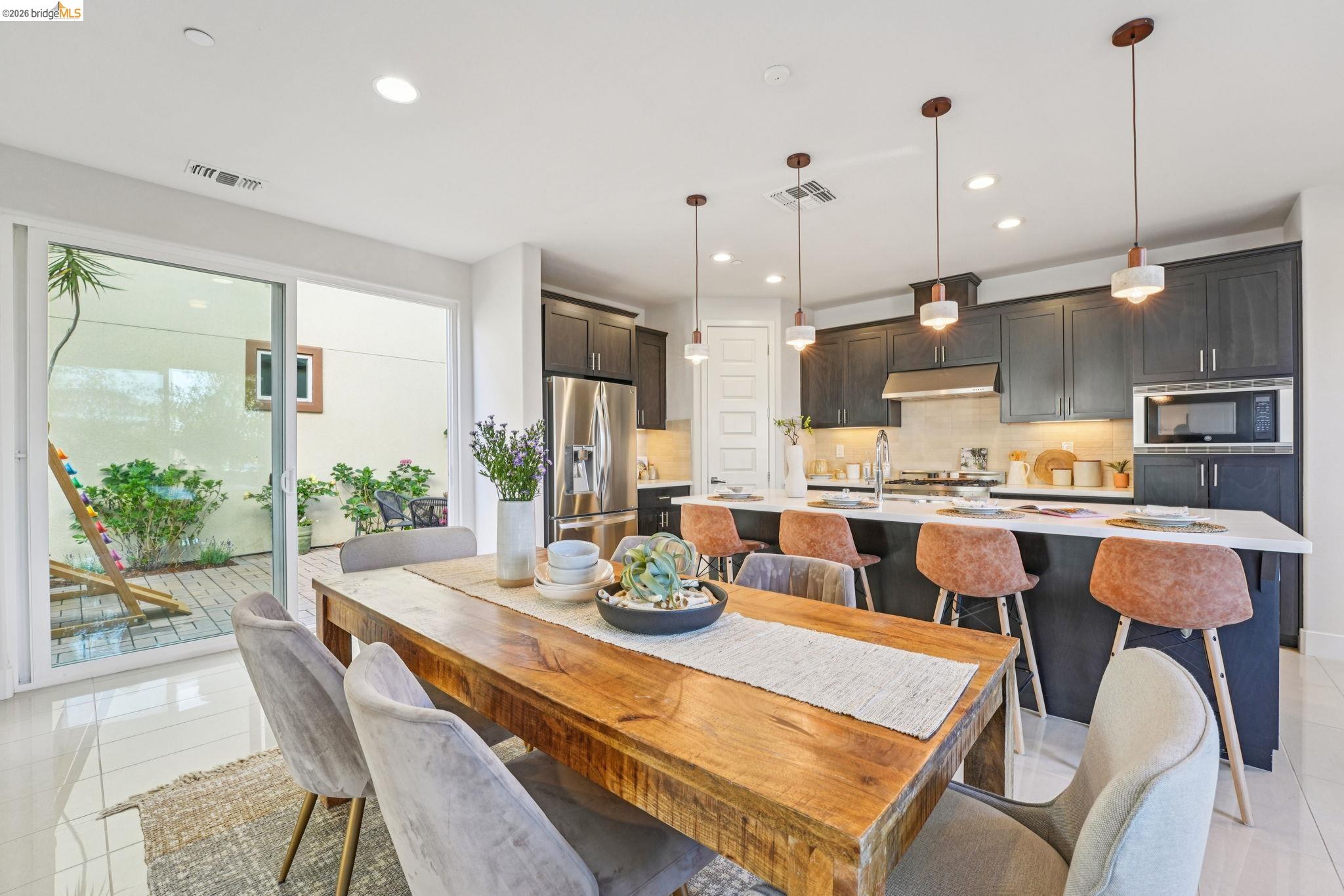 Detail Gallery Image 13 of 60 For 2770 Bette St, Alameda,  CA 94501 - 4 Beds | 3/1 Baths