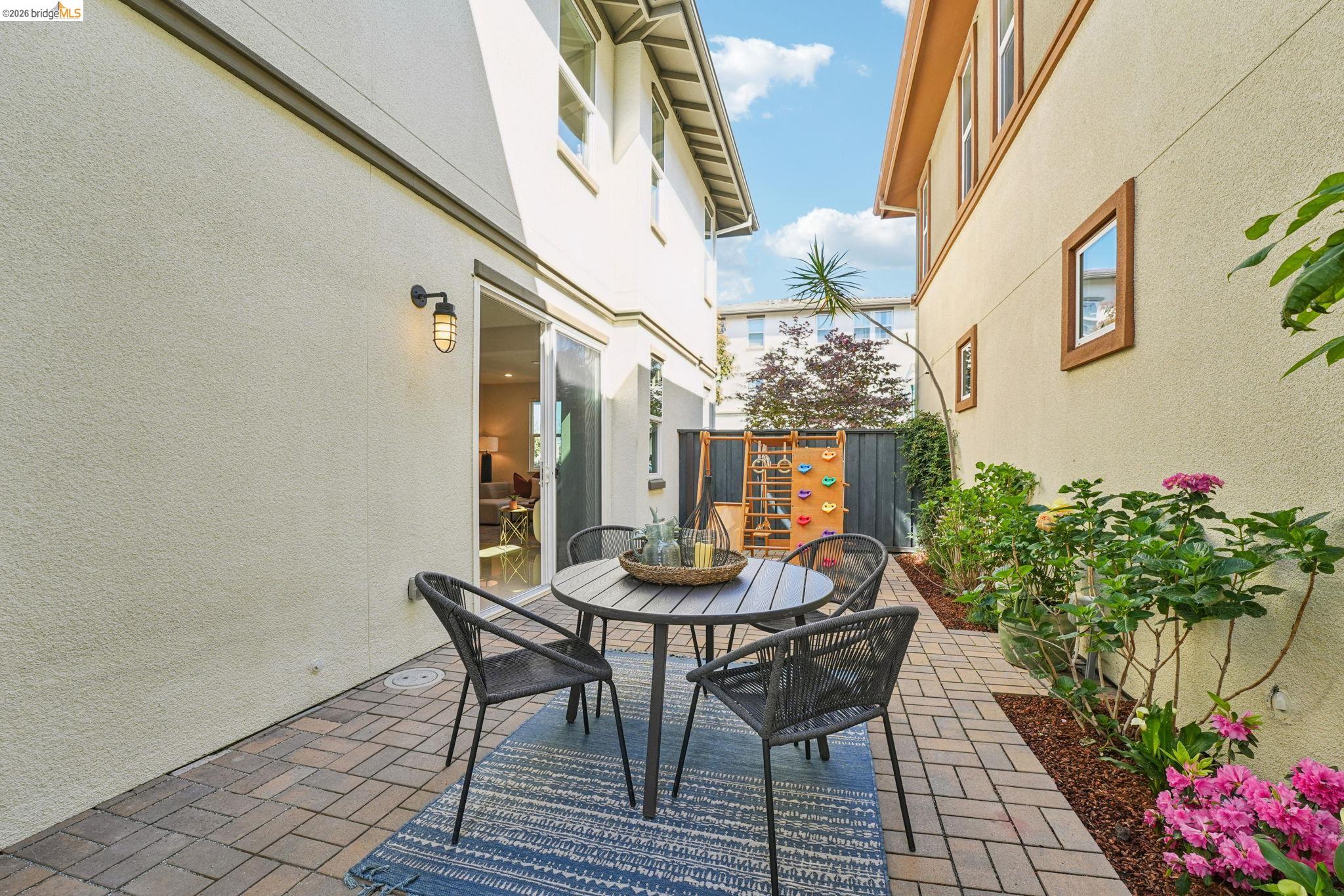 Detail Gallery Image 15 of 60 For 2770 Bette St, Alameda,  CA 94501 - 4 Beds | 3/1 Baths