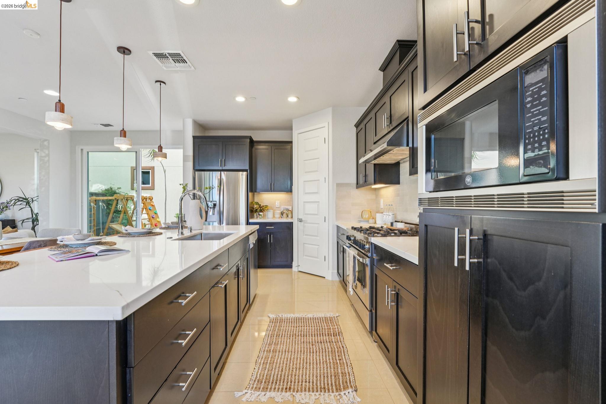 Detail Gallery Image 17 of 60 For 2770 Bette St, Alameda,  CA 94501 - 4 Beds | 3/1 Baths