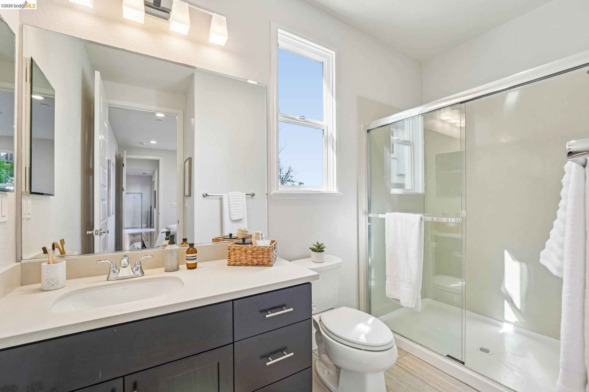 Detail Gallery Image 22 of 60 For 2770 Bette St, Alameda,  CA 94501 - 4 Beds | 3/1 Baths