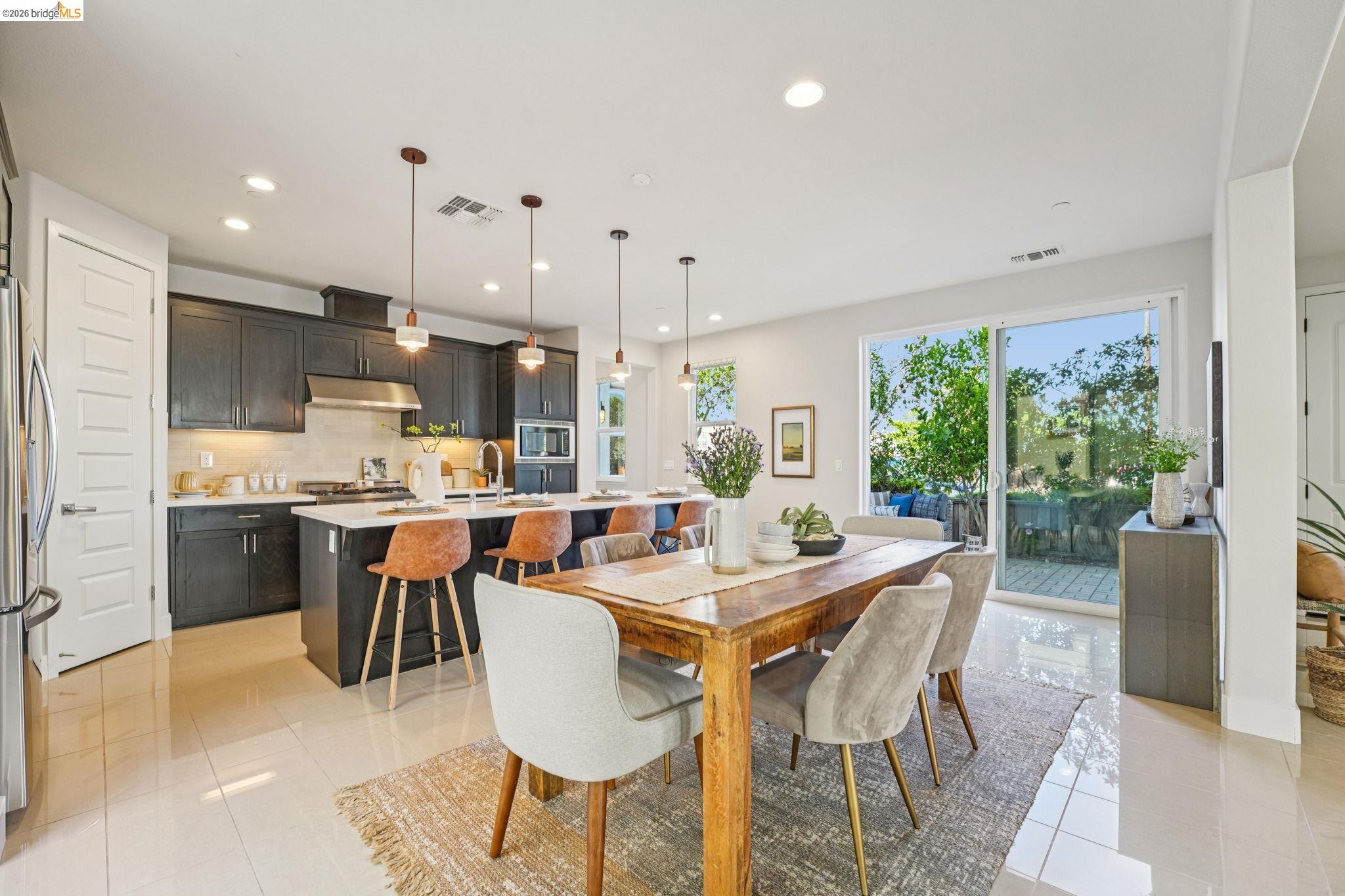 Detail Gallery Image 9 of 60 For 2770 Bette St, Alameda,  CA 94501 - 4 Beds | 3/1 Baths