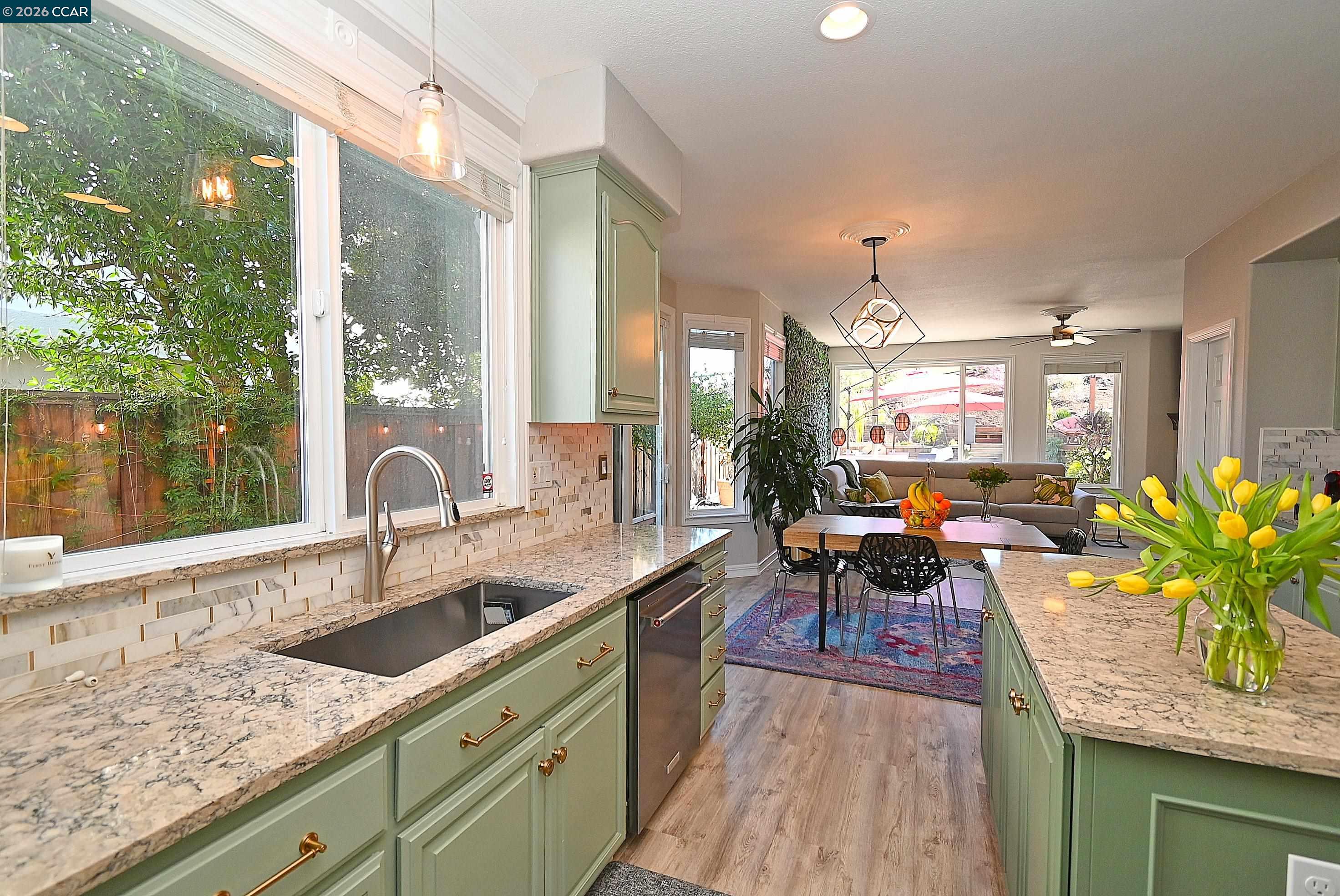 Detail Gallery Image 12 of 50 For 829 Deer Spring Cir, Concord,  CA 94521 - 5 Beds | 2/1 Baths