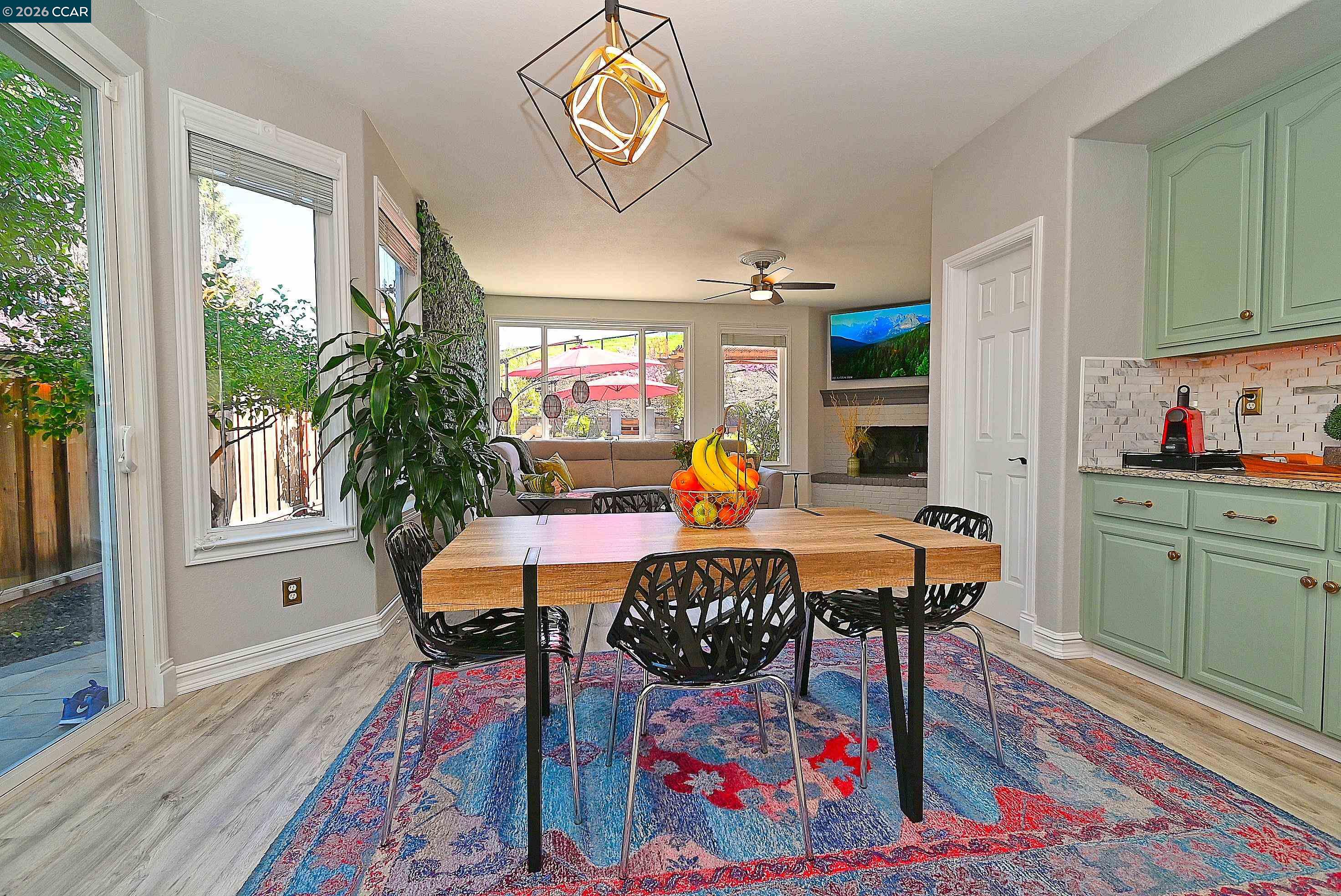 Detail Gallery Image 14 of 50 For 829 Deer Spring Cir, Concord,  CA 94521 - 5 Beds | 2/1 Baths