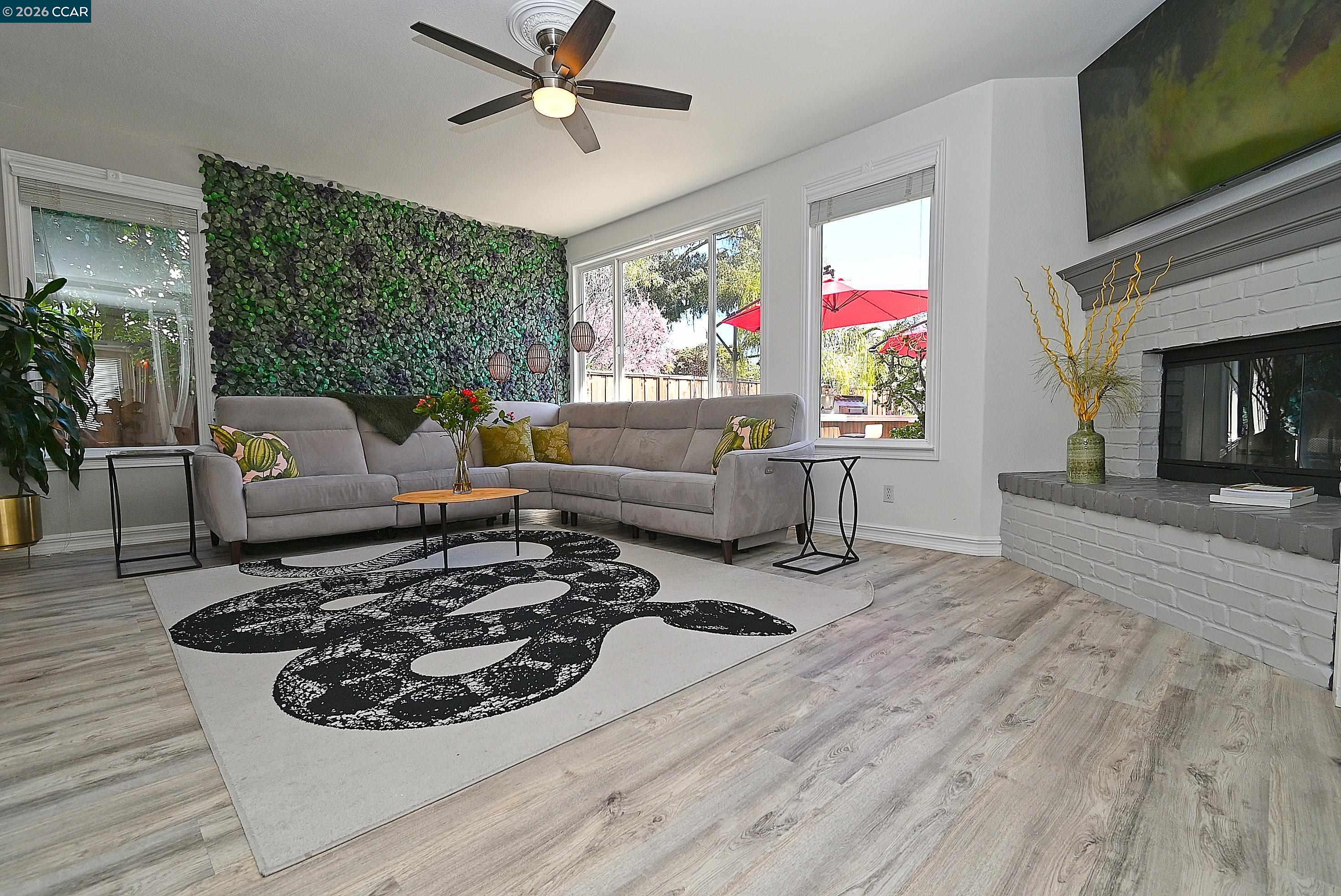 Detail Gallery Image 9 of 50 For 829 Deer Spring Cir, Concord,  CA 94521 - 5 Beds | 2/1 Baths