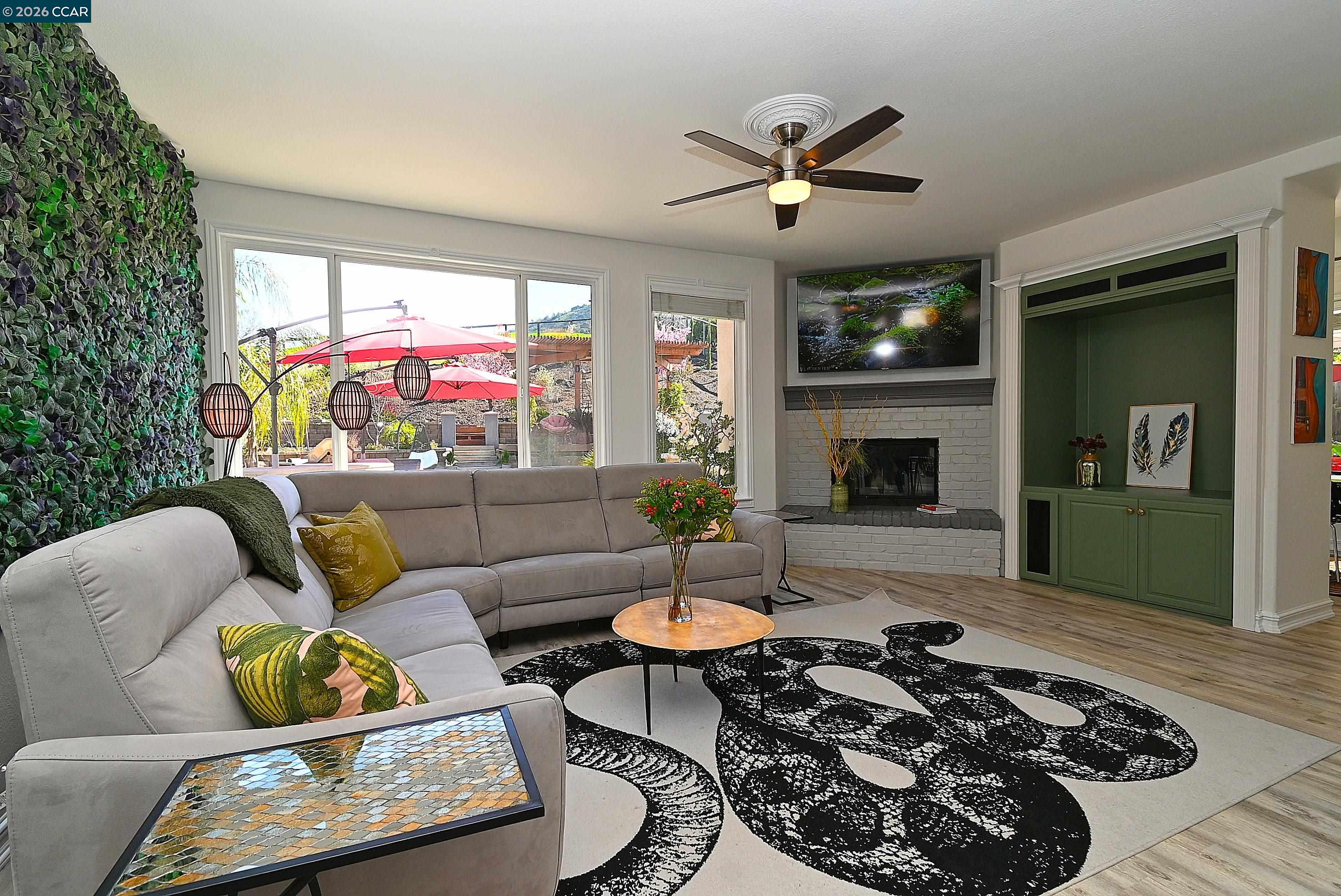 Detail Gallery Image 10 of 50 For 829 Deer Spring Cir, Concord,  CA 94521 - 5 Beds | 2/1 Baths