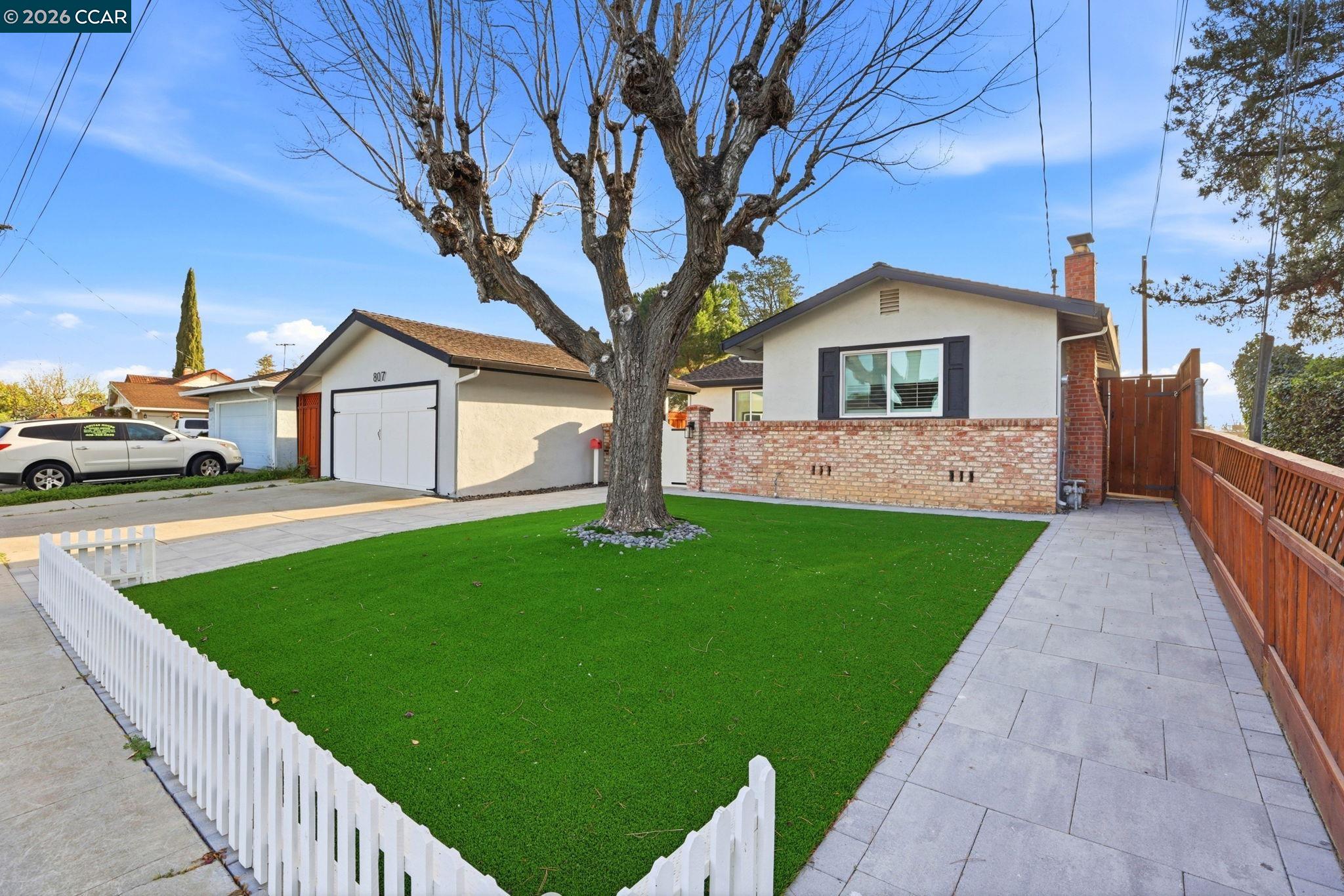 Detail Gallery Image 4 of 37 For 807 Crane Ave, Livermore,  CA 94551 - 3 Beds | 2 Baths