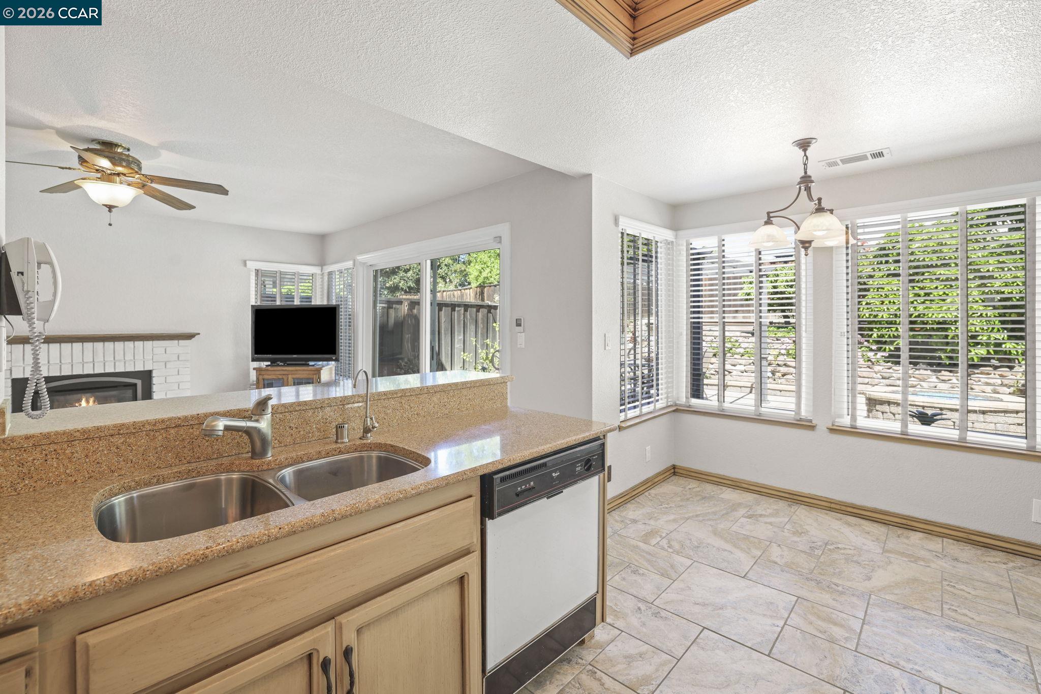 Detail Gallery Image 13 of 35 For 4849 Highlands Way, Antioch,  CA 94531 - 4 Beds | 2/1 Baths