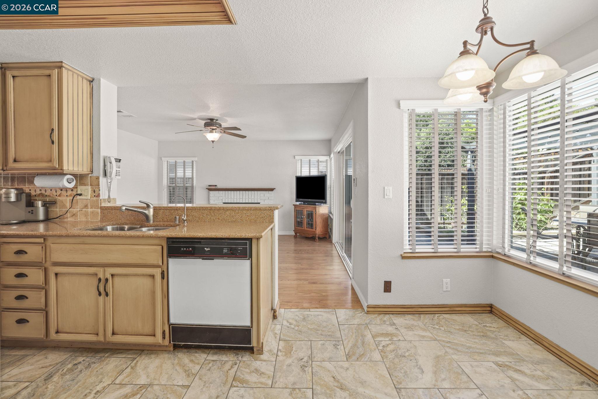 Detail Gallery Image 15 of 35 For 4849 Highlands Way, Antioch,  CA 94531 - 4 Beds | 2/1 Baths