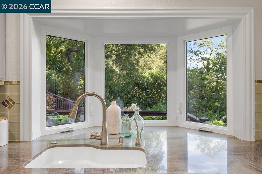 Detail Gallery Image 12 of 53 For 14 Springhill Lane, Lafayette,  CA 94929 - 4 Beds | 3 Baths