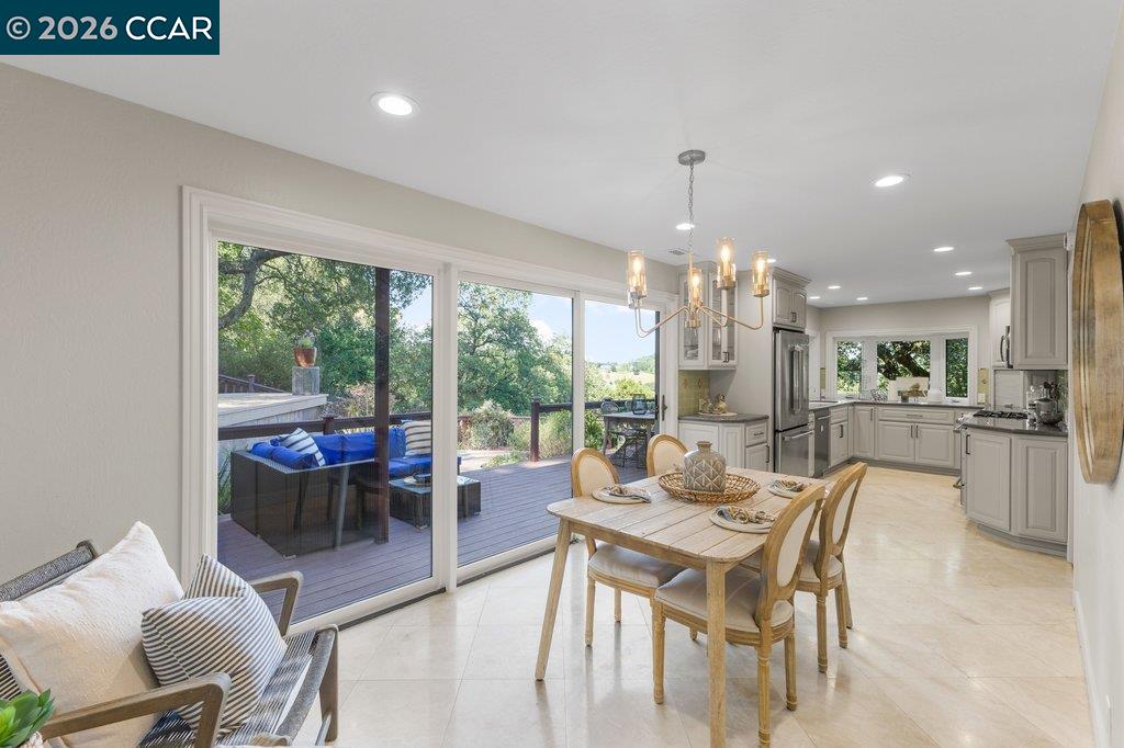 Detail Gallery Image 13 of 53 For 14 Springhill Lane, Lafayette,  CA 94929 - 4 Beds | 3 Baths