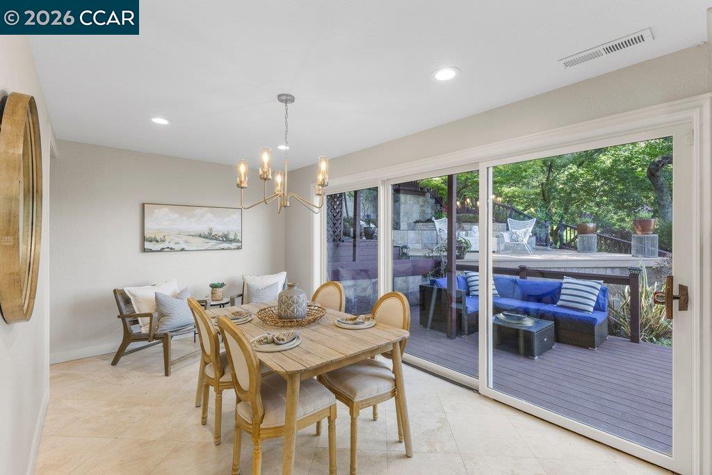 Detail Gallery Image 14 of 53 For 14 Springhill Lane, Lafayette,  CA 94929 - 4 Beds | 3 Baths