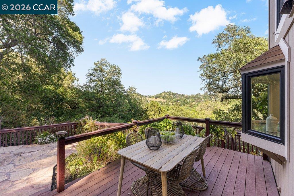 Detail Gallery Image 15 of 53 For 14 Springhill Lane, Lafayette,  CA 94929 - 4 Beds | 3 Baths