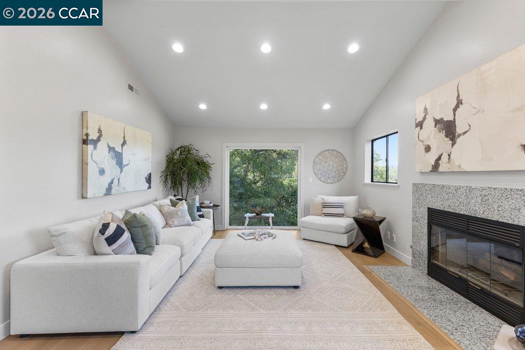 Detail Gallery Image 26 of 53 For 14 Springhill Lane, Lafayette,  CA 94929 - 4 Beds | 3 Baths