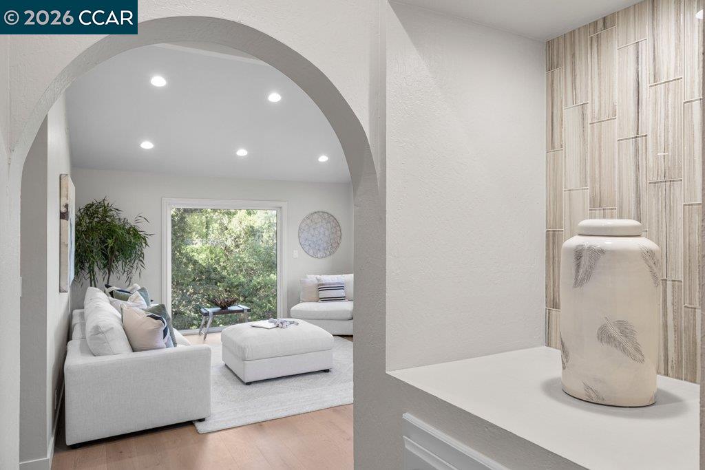 Detail Gallery Image 28 of 53 For 14 Springhill Lane, Lafayette,  CA 94929 - 4 Beds | 3 Baths