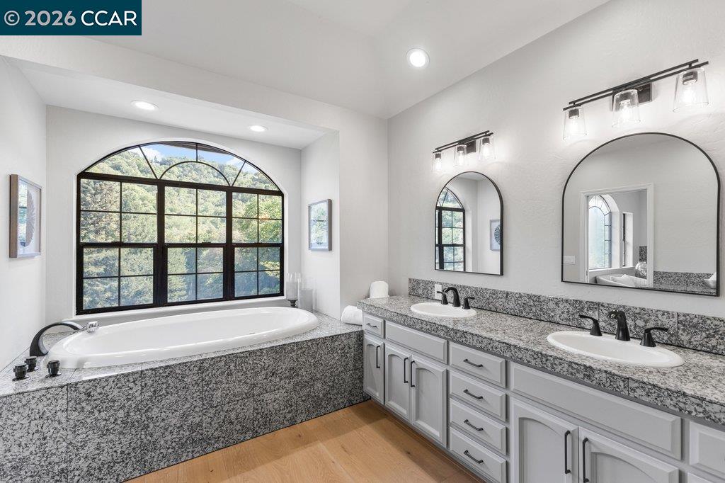 Detail Gallery Image 32 of 53 For 14 Springhill Lane, Lafayette,  CA 94929 - 4 Beds | 3 Baths