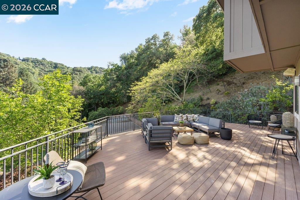 Detail Gallery Image 8 of 53 For 14 Springhill Lane, Lafayette,  CA 94929 - 4 Beds | 3 Baths