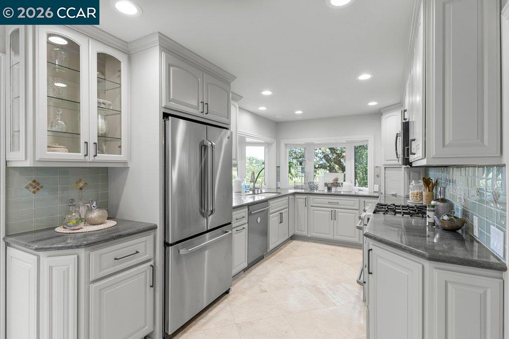 Detail Gallery Image 9 of 53 For 14 Springhill Lane, Lafayette,  CA 94929 - 4 Beds | 3 Baths