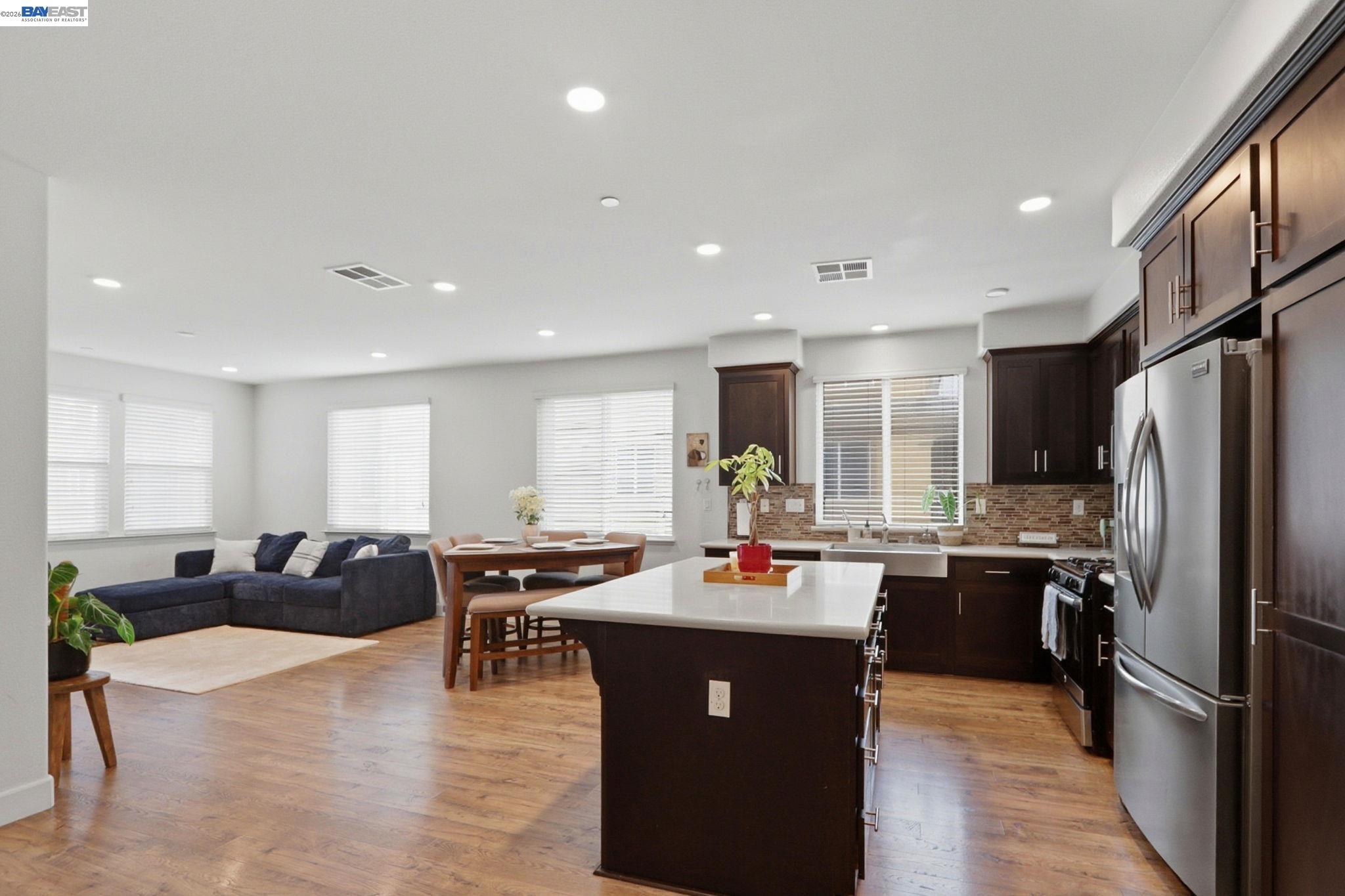 Detail Gallery Image 6 of 34 For 5659 Daylily St, Newark,  CA 94560 - 3 Beds | 3 Baths