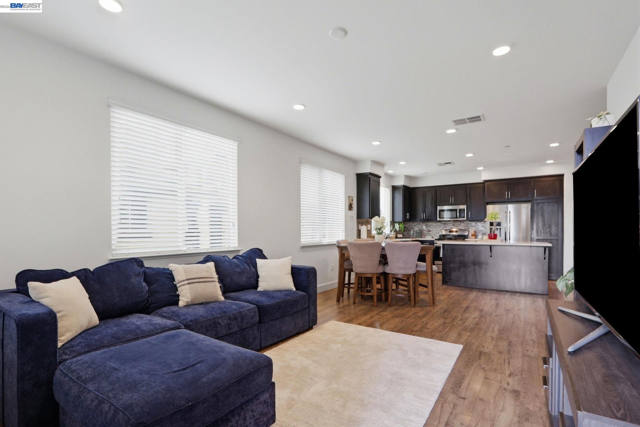 Detail Gallery Image 7 of 34 For 5659 Daylily St, Newark,  CA 94560 - 3 Beds | 3 Baths