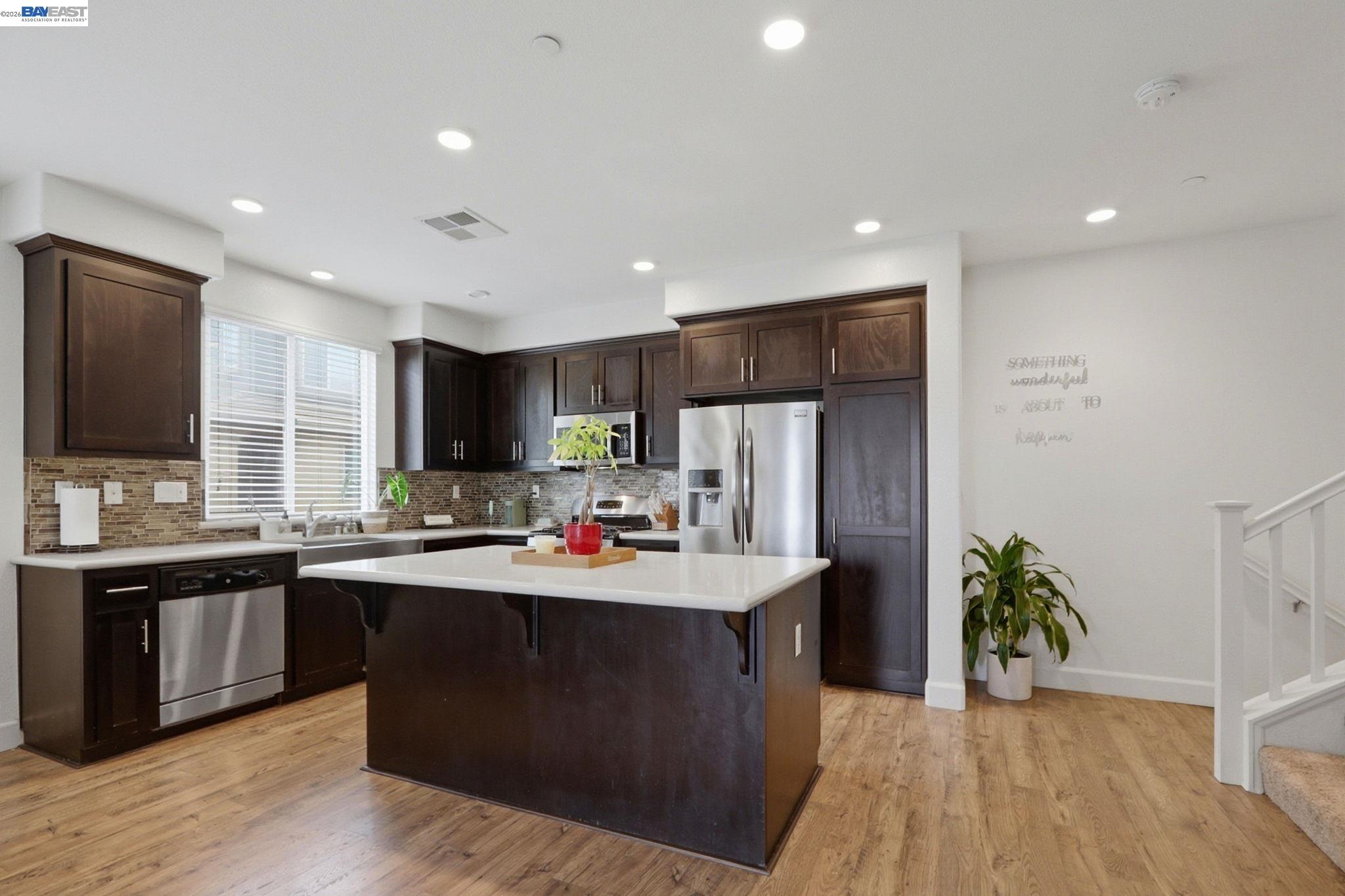 Detail Gallery Image 8 of 34 For 5659 Daylily St, Newark,  CA 94560 - 3 Beds | 3 Baths