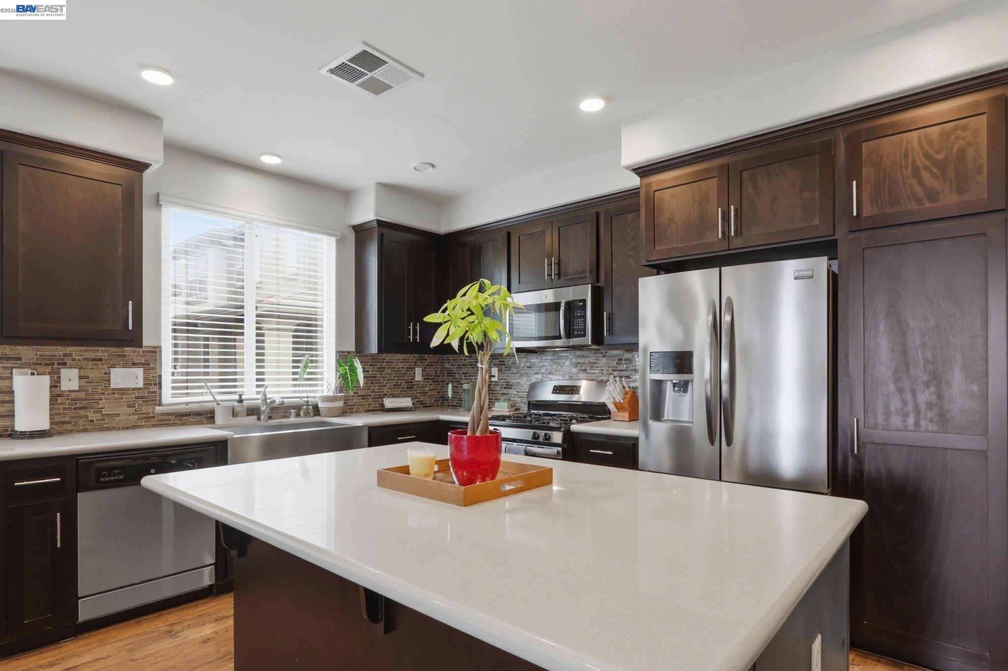 Detail Gallery Image 9 of 34 For 5659 Daylily St, Newark,  CA 94560 - 3 Beds | 3 Baths