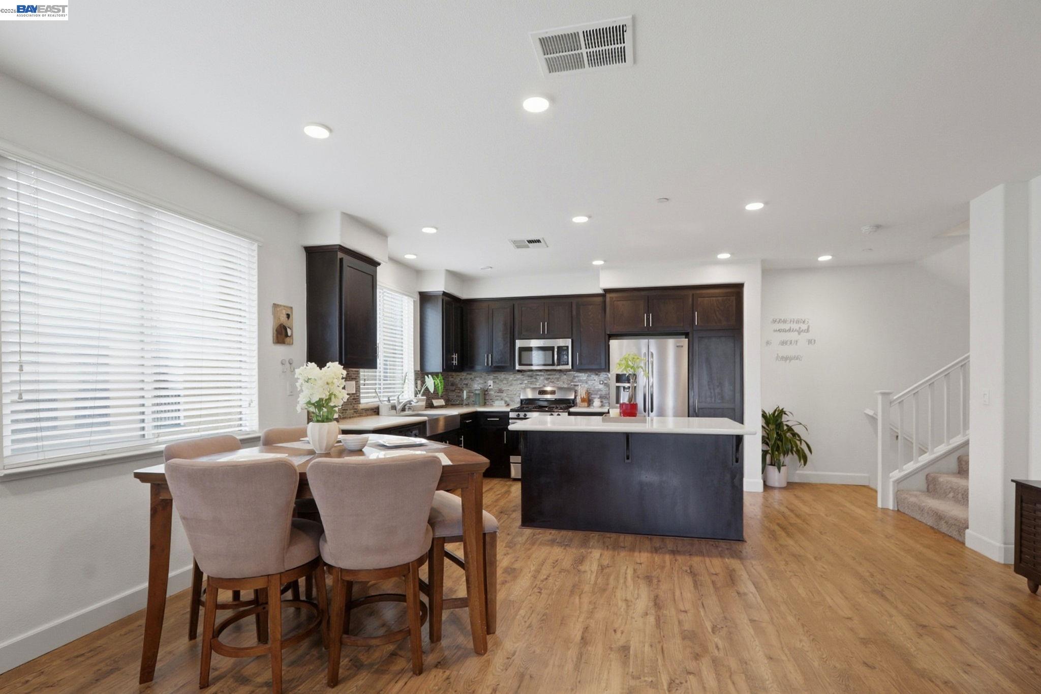 Detail Gallery Image 11 of 34 For 5659 Daylily St, Newark,  CA 94560 - 3 Beds | 3 Baths