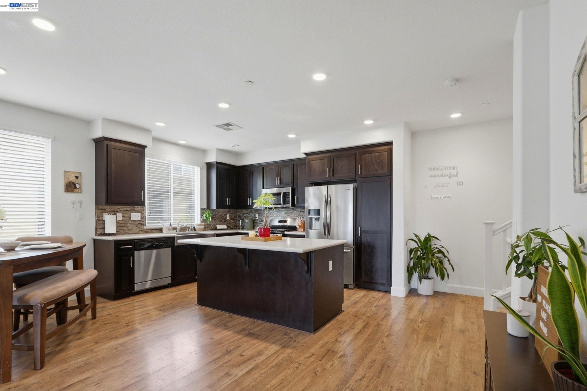 Detail Gallery Image 12 of 34 For 5659 Daylily St, Newark,  CA 94560 - 3 Beds | 3 Baths