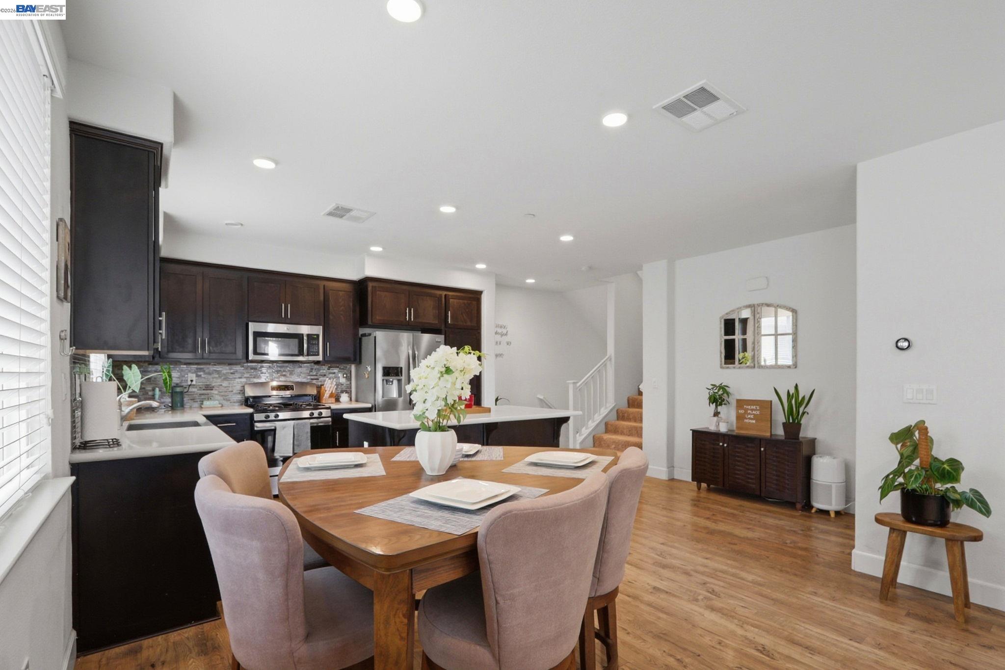 Detail Gallery Image 13 of 34 For 5659 Daylily St, Newark,  CA 94560 - 3 Beds | 3 Baths