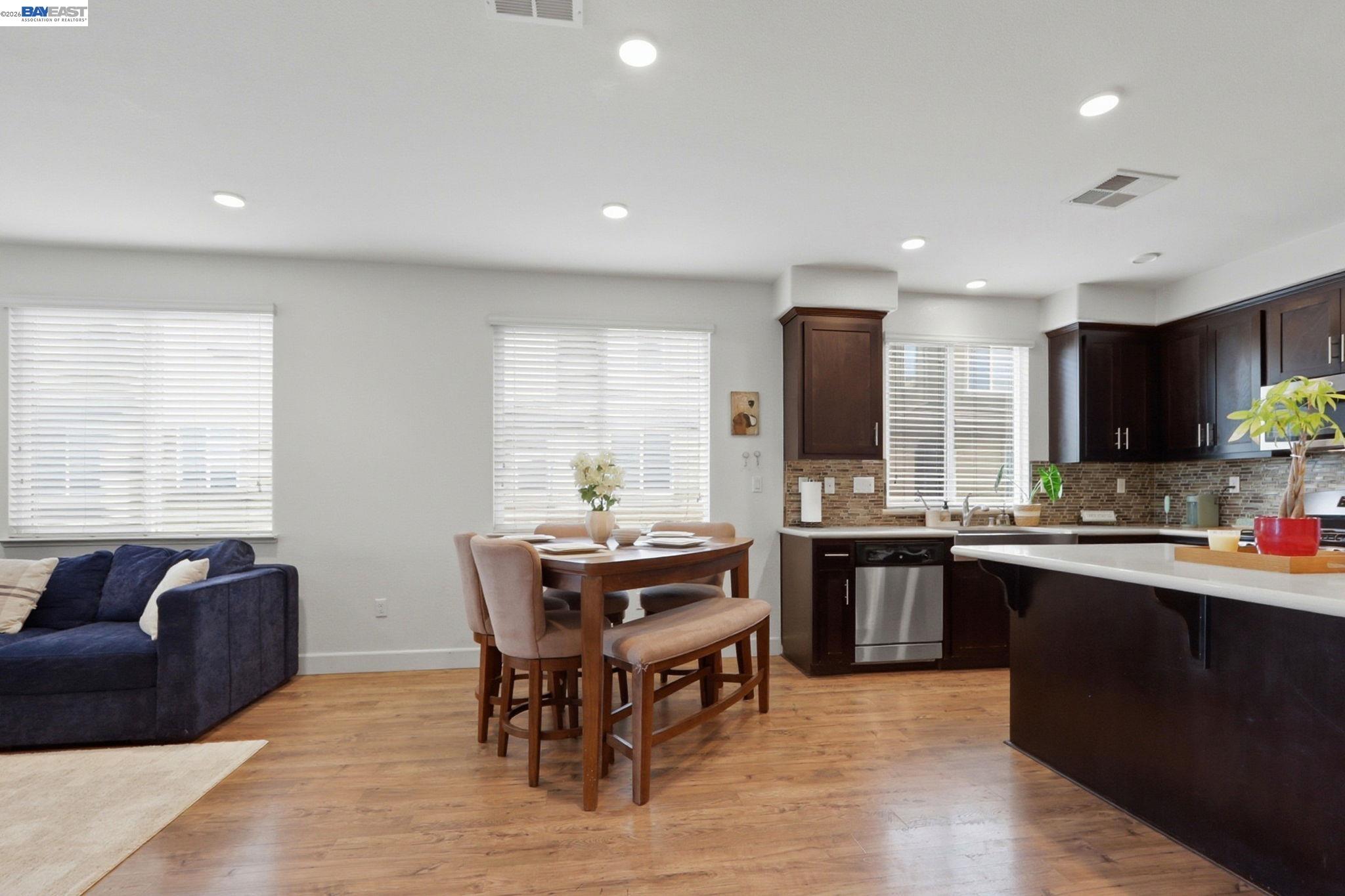 Detail Gallery Image 14 of 34 For 5659 Daylily St, Newark,  CA 94560 - 3 Beds | 3 Baths